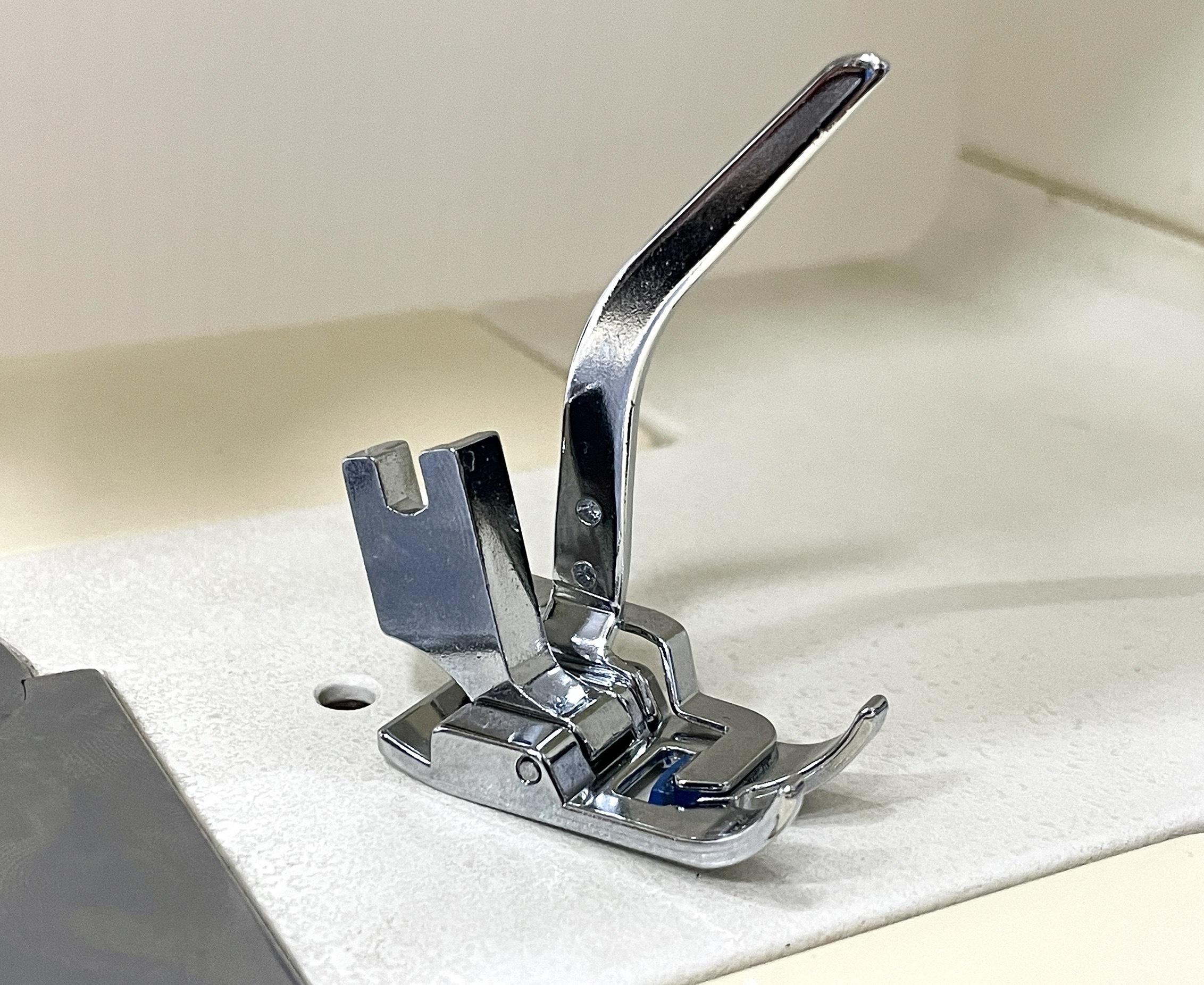 同步彈性壓腳，勝家6系列與9系列(斜針型專用)6200.6900縫紉機