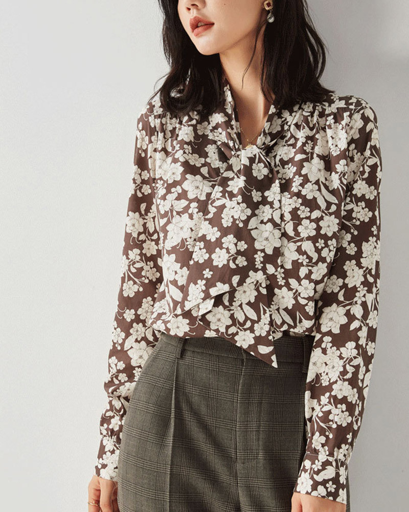 咖啡S【零碼出清不退換】領結綁帶肩褶印花上衣 咖啡