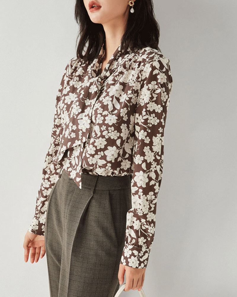 DEER.W 領結綁帶肩褶印花上衣 咖啡