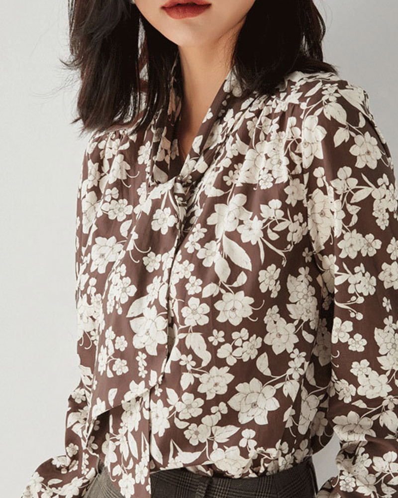 DEER.W 領結綁帶肩褶印花上衣 咖啡