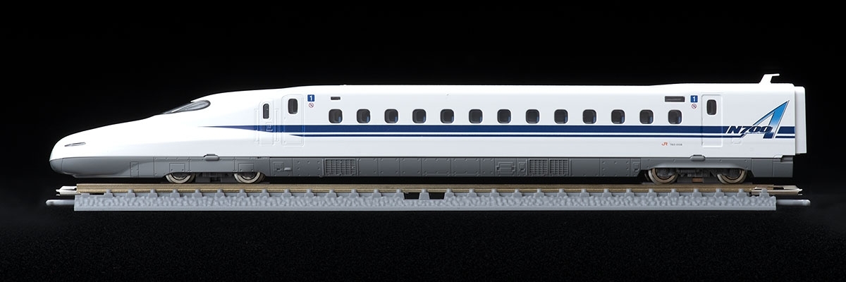 Tomix FM-006 N Scale JR N700A Tokaido/Sanyo Shinkansen First Car Museum – Non-Powered with Head & Tail Lights