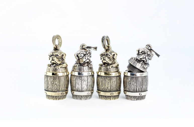 黄銅鬥牛狗水桶吊墜