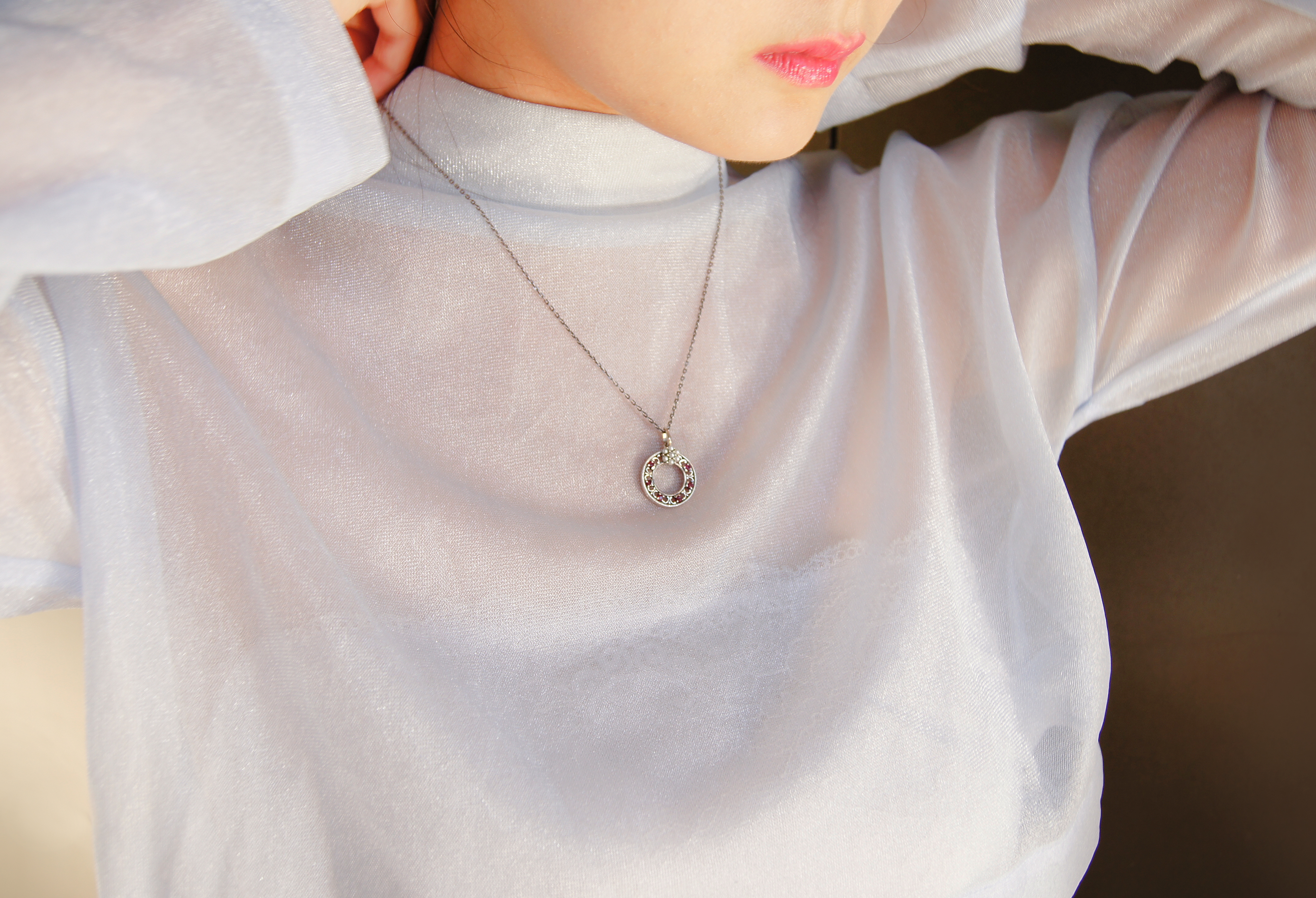 紅寶石小米珠花圈墜子