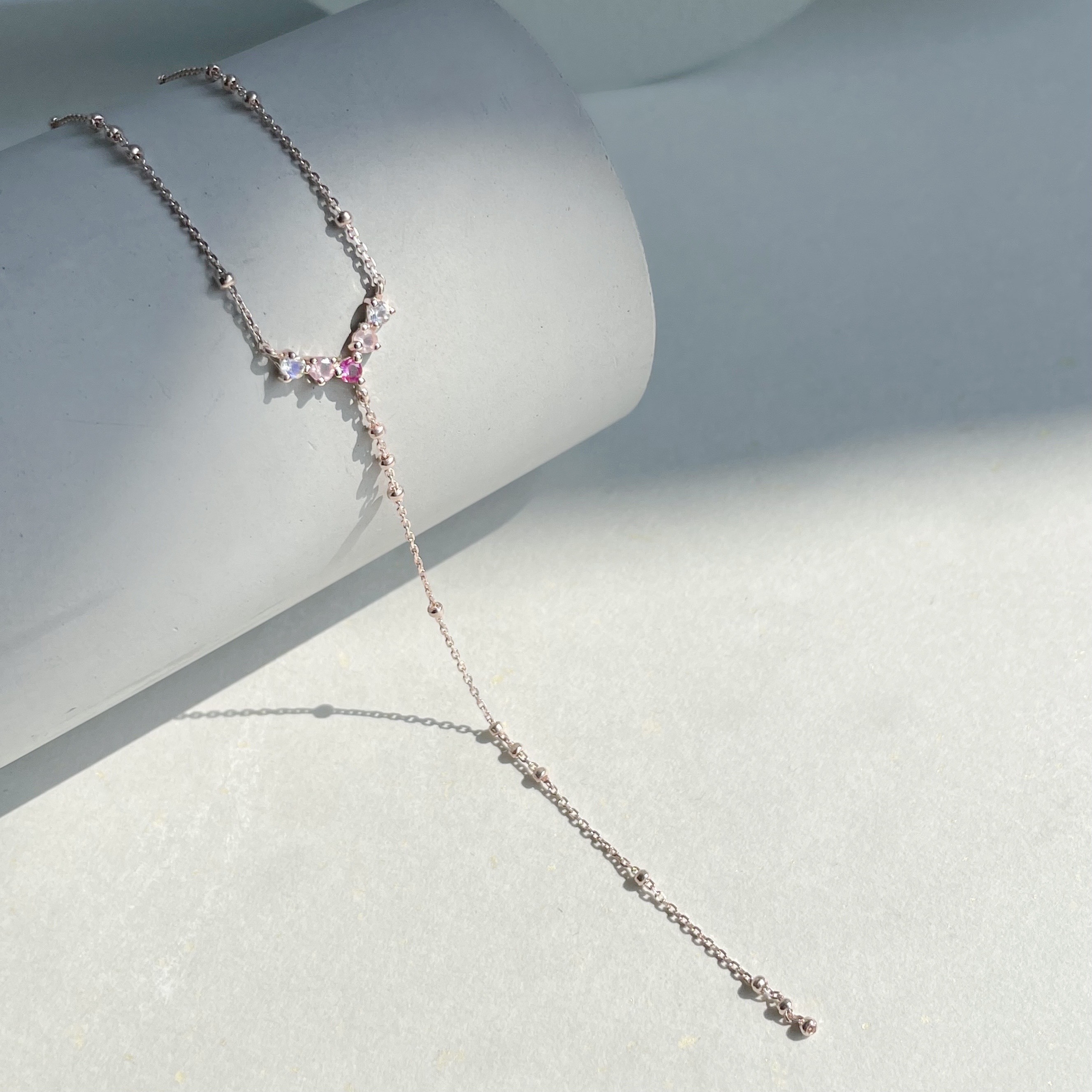 V形漸層紅寶石triplets奶溝鏈