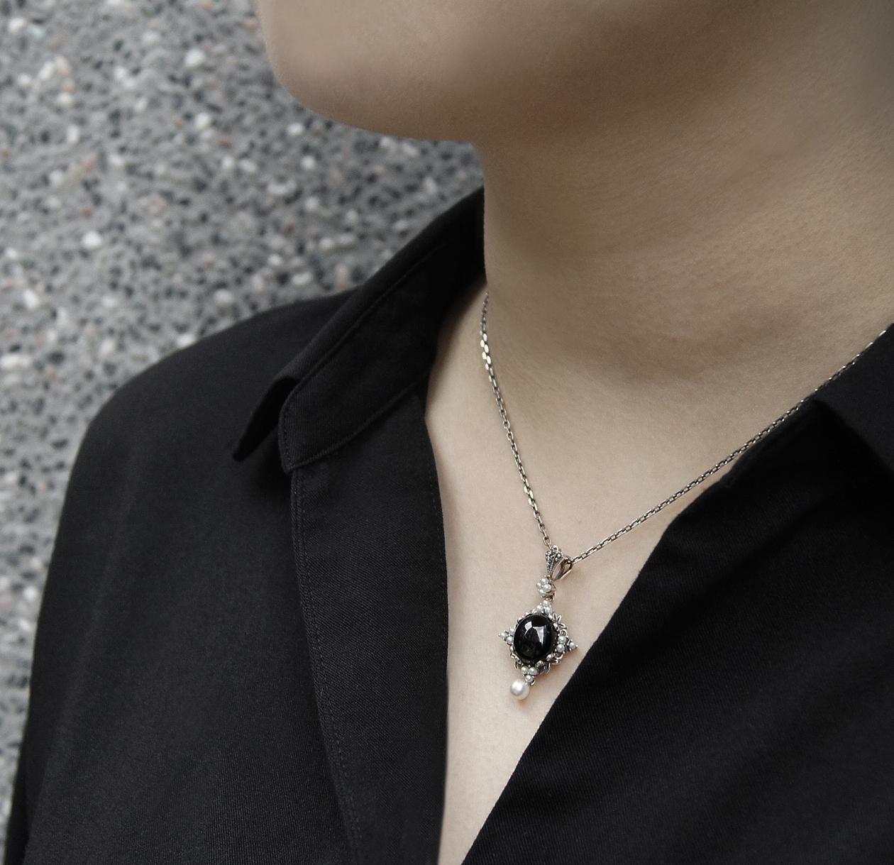 黑瑪瑙鑲滿米珠墜子