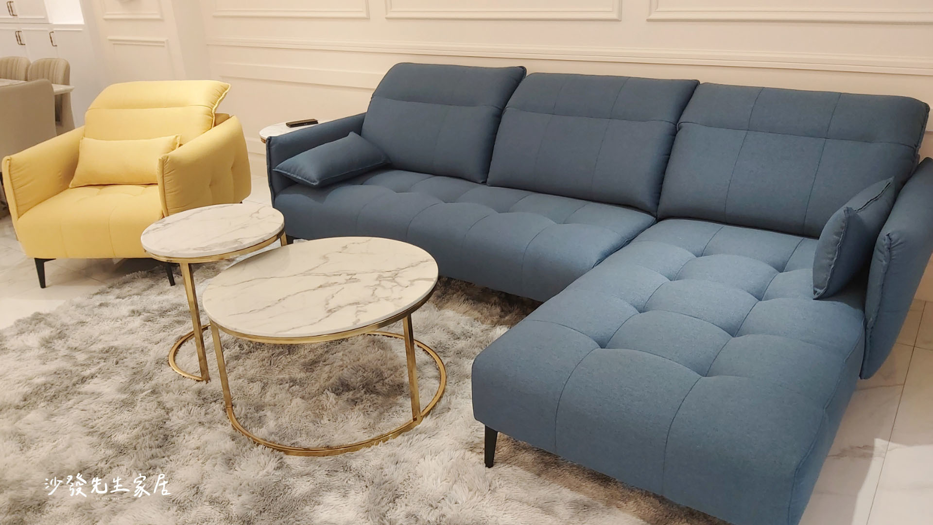 選擇單人沙發大多是用來搭配主體沙發