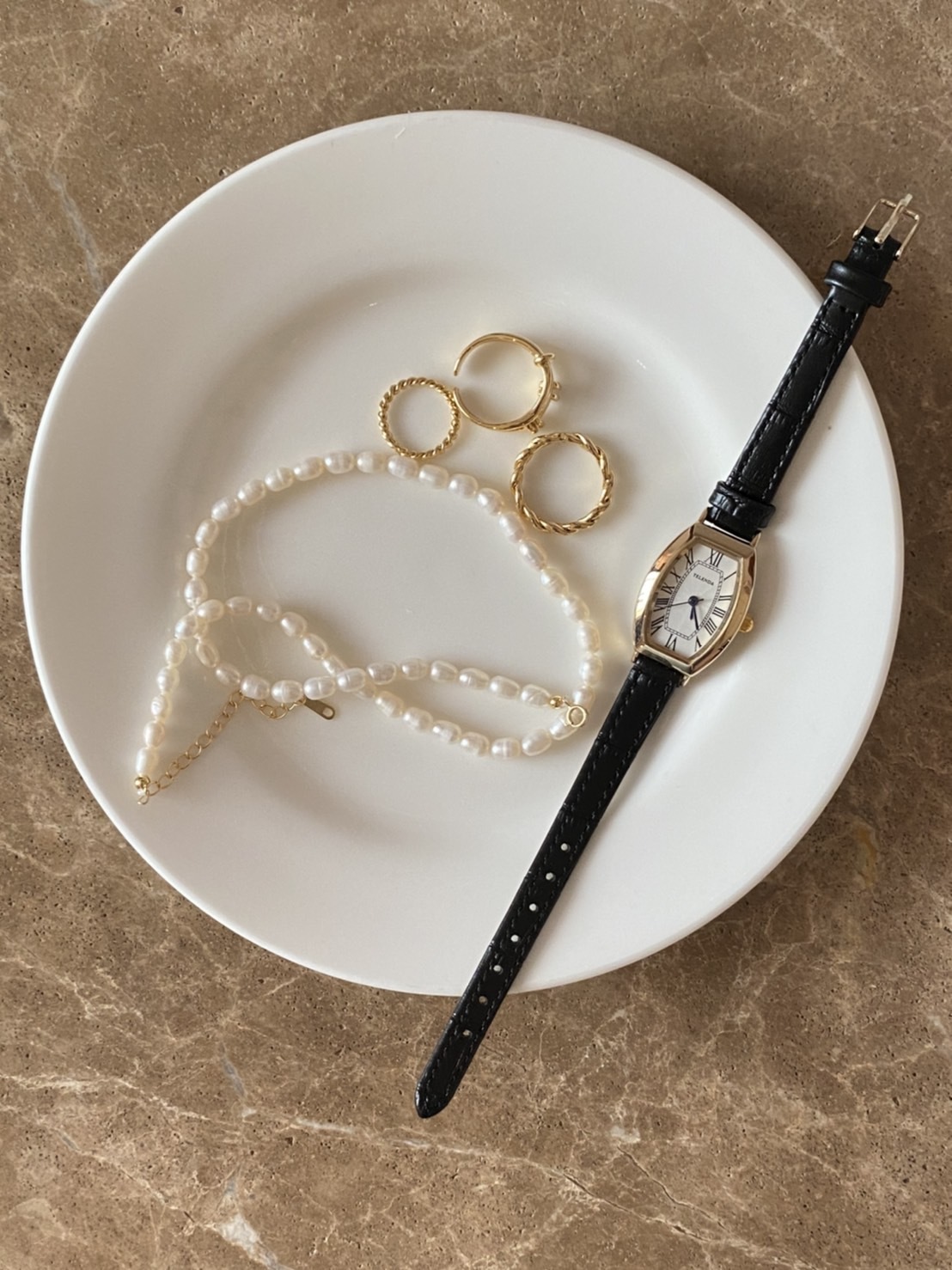 真皮橢圓錶 (黑銀色)