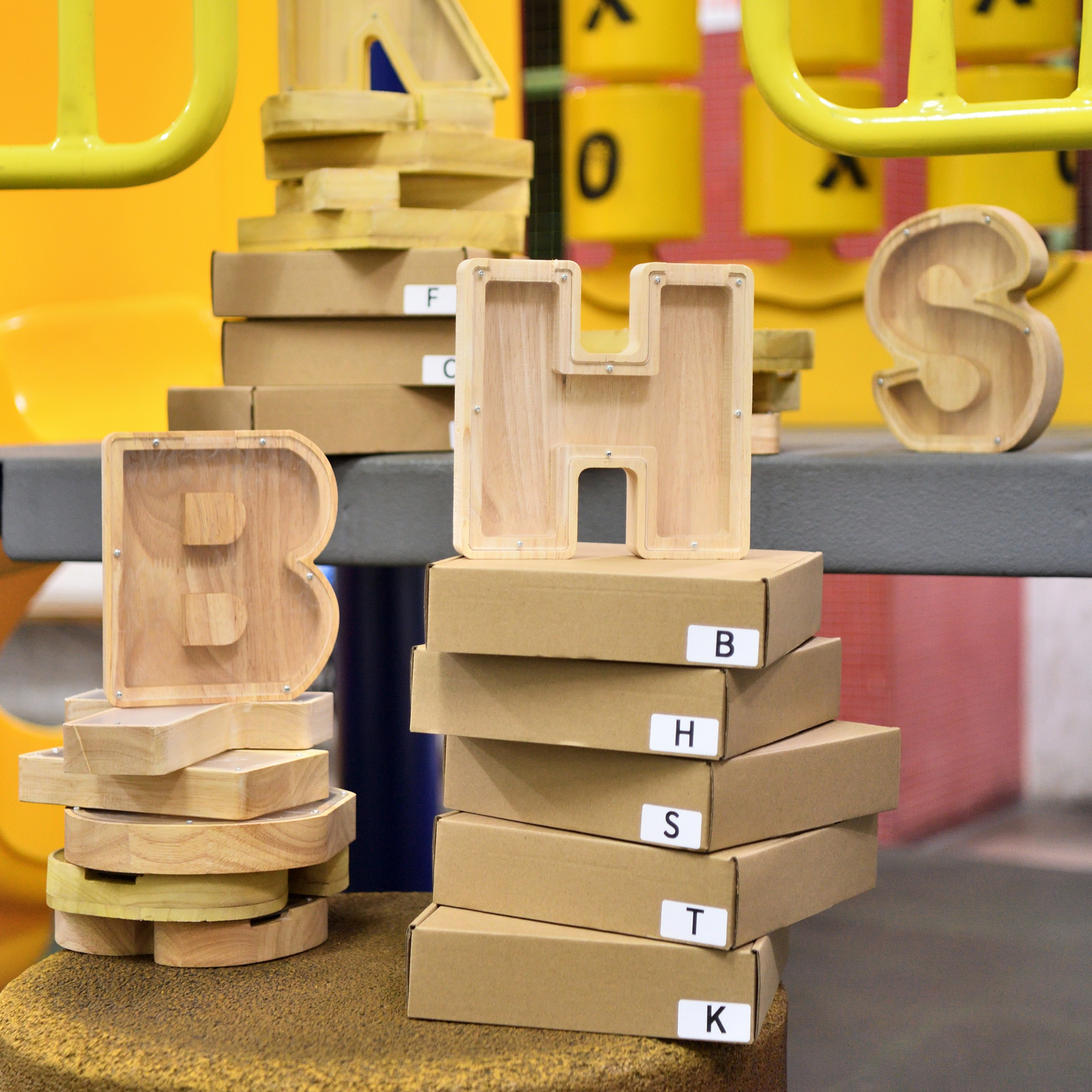 木質字母儲錢箱 | 大人小朋友啱用 | 裝飾物 | 從小養好儲錢的習慣 (逢星期日截單後7-14個工作天發貨)