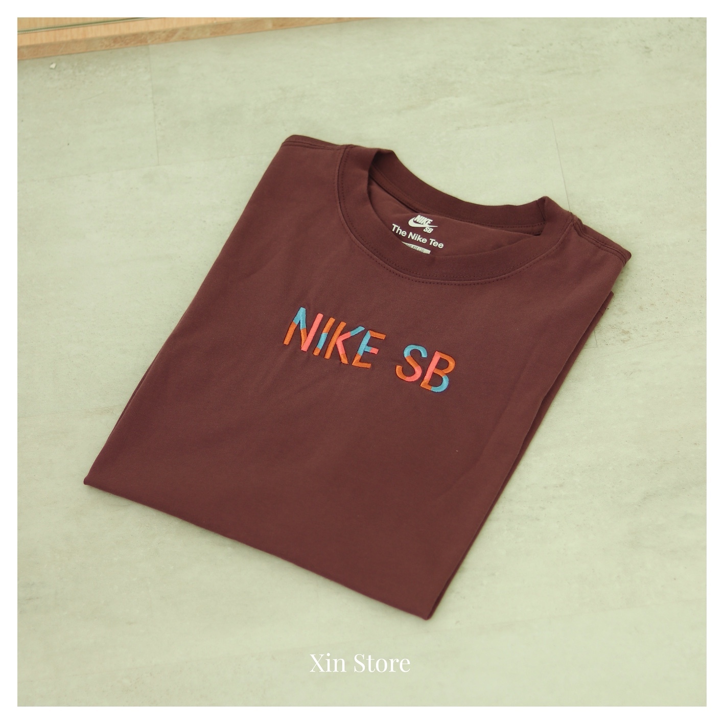 【現貨】Nike SB Tee 馬賽克 彩色 滑板 刺繡 小標 落肩 寬鬆 短Tee 深酒紅 黑