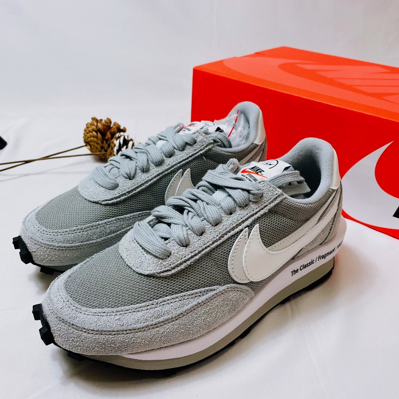 Fragment Design x Sacai x Nike LD Waffle “Light Smoke Grey” 灰白 藤原浩 閃電 三方聯名 DH2684-001