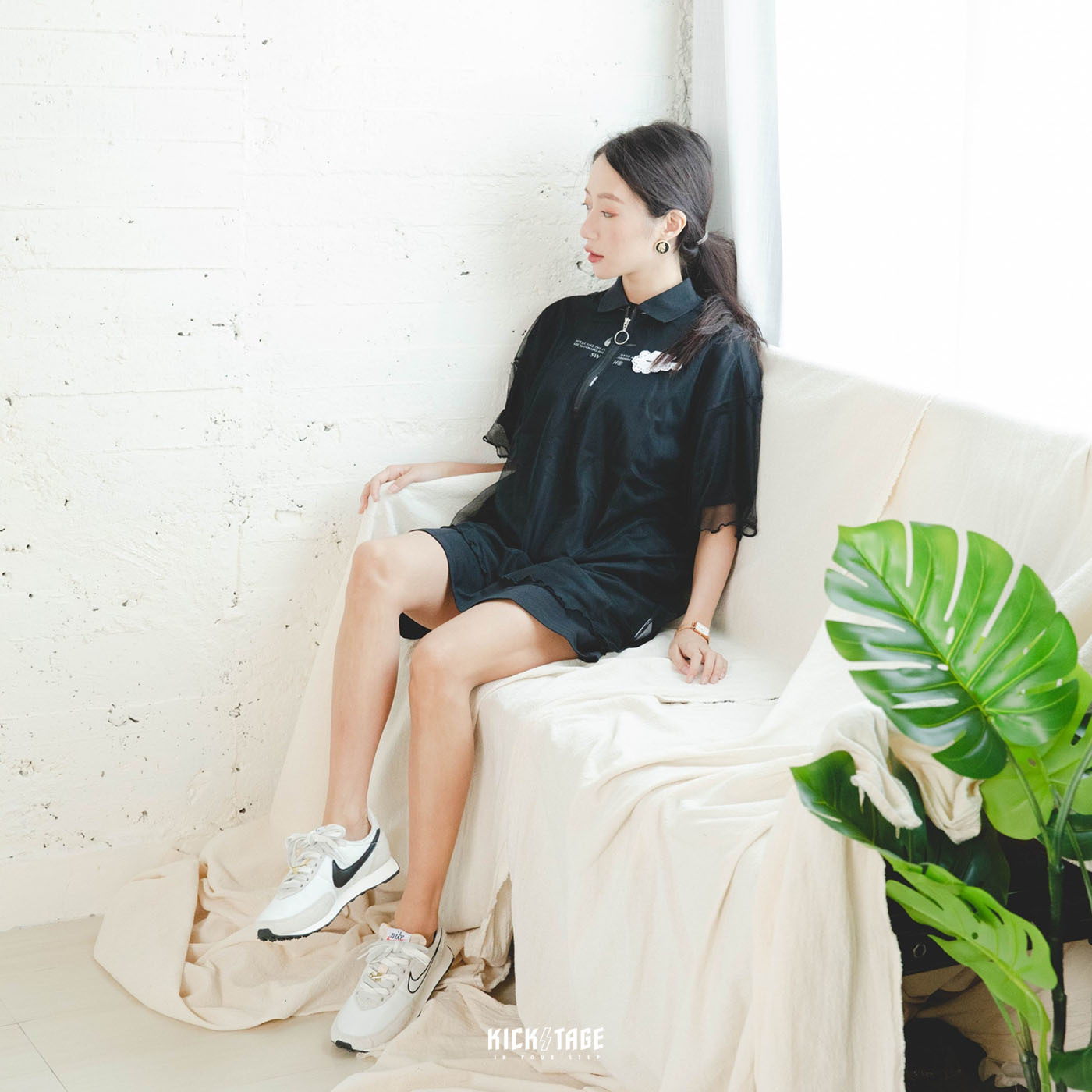 **特價商品售出不退換**女款 NIKE NSW POLO DRESS 黑色 蕾絲LOGO 捲邊 透紗連身裙 網紗罩衫 層次感【DD4526-010】