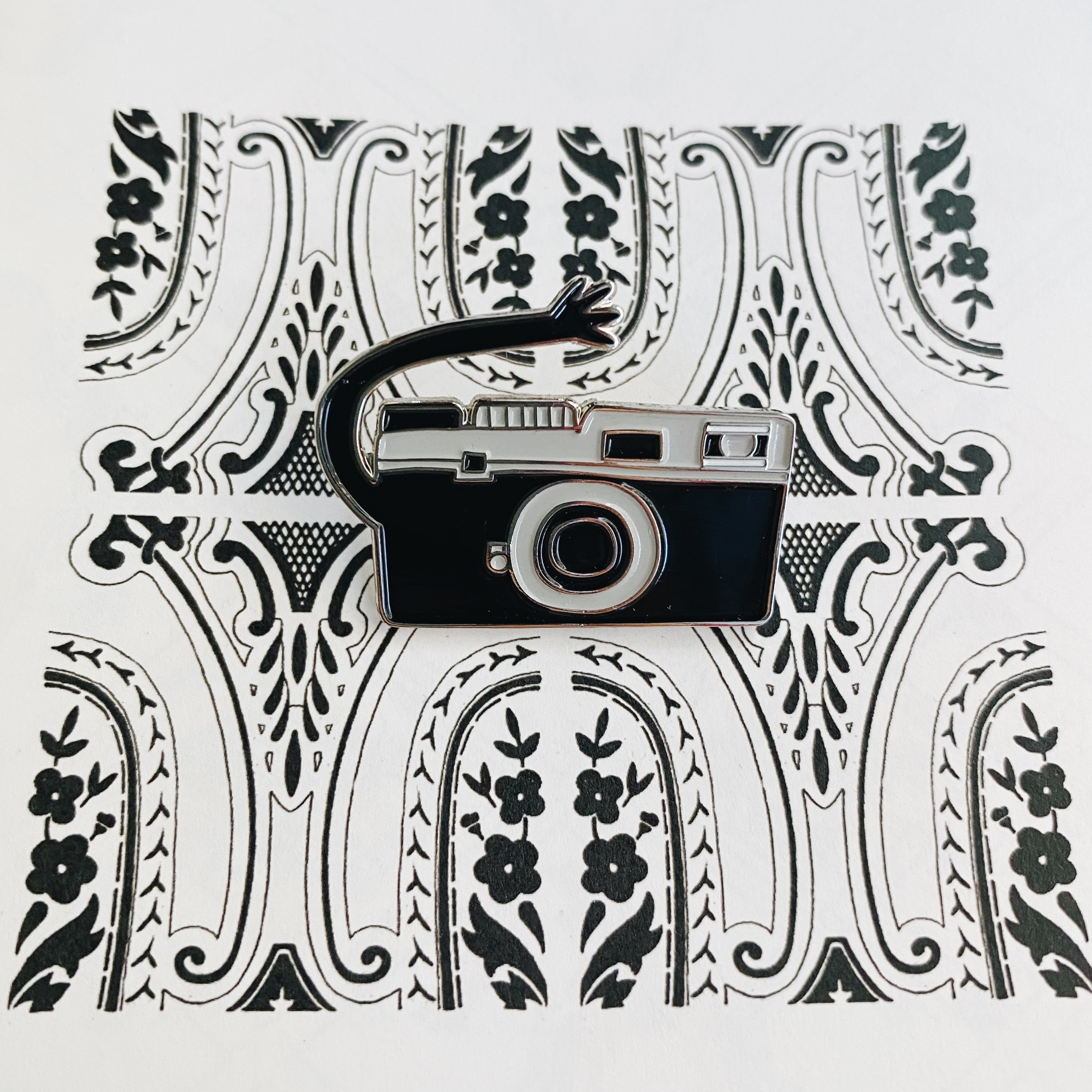 kazy chan 相機 金屬別針/胸章