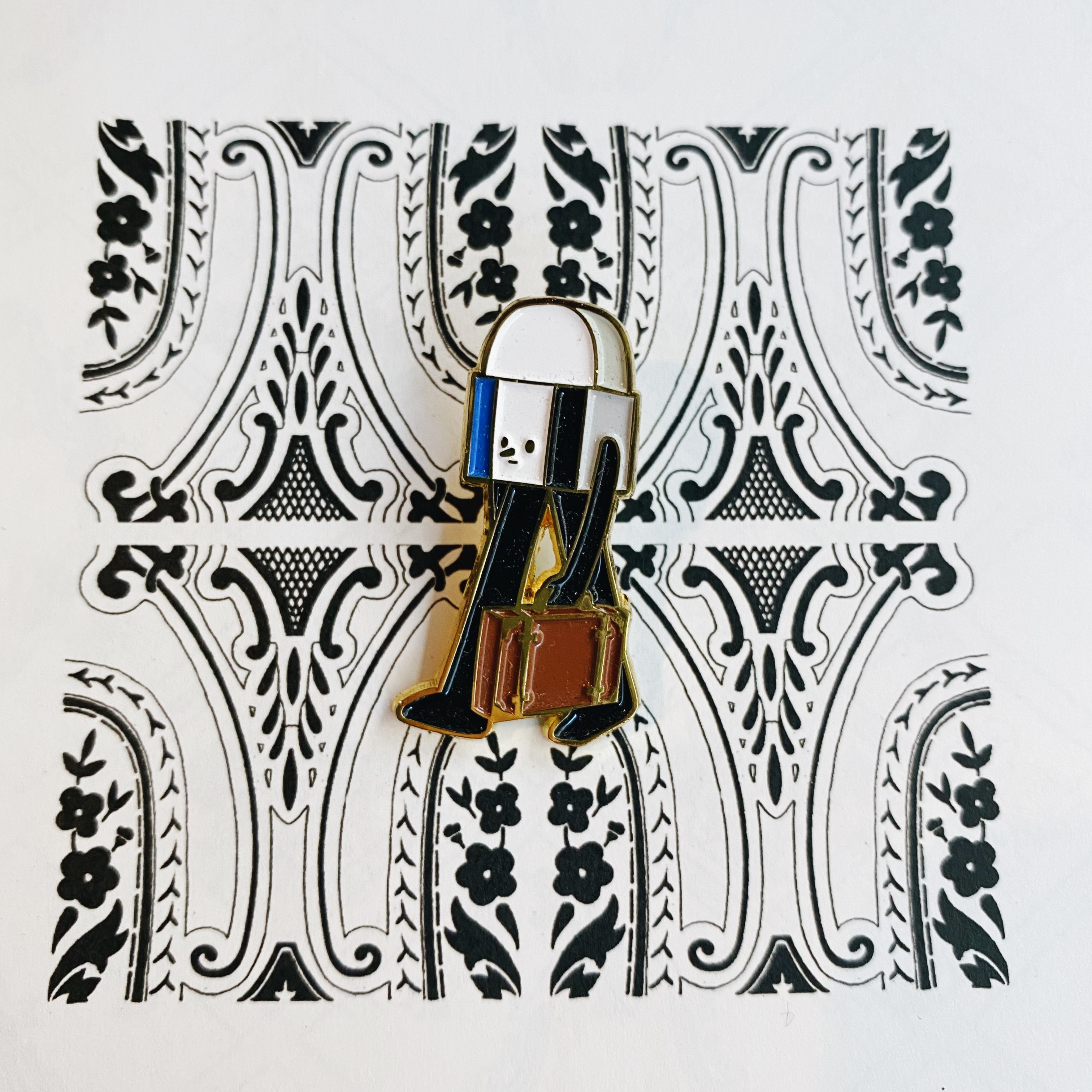 kazy chan 離家出走的橡皮擦 金屬別針/胸章