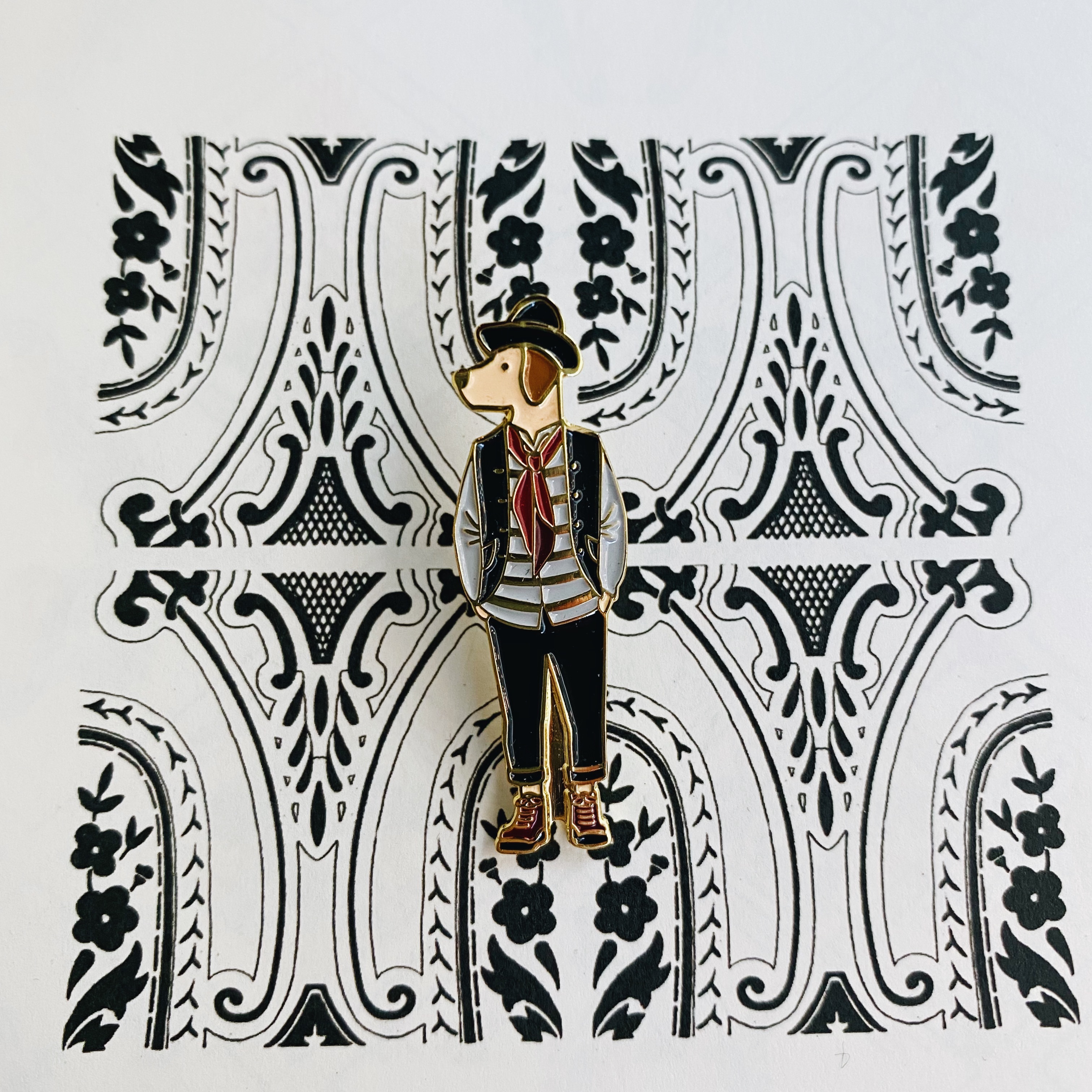 kazy chan 帶帽狗先生 金屬別針/胸章