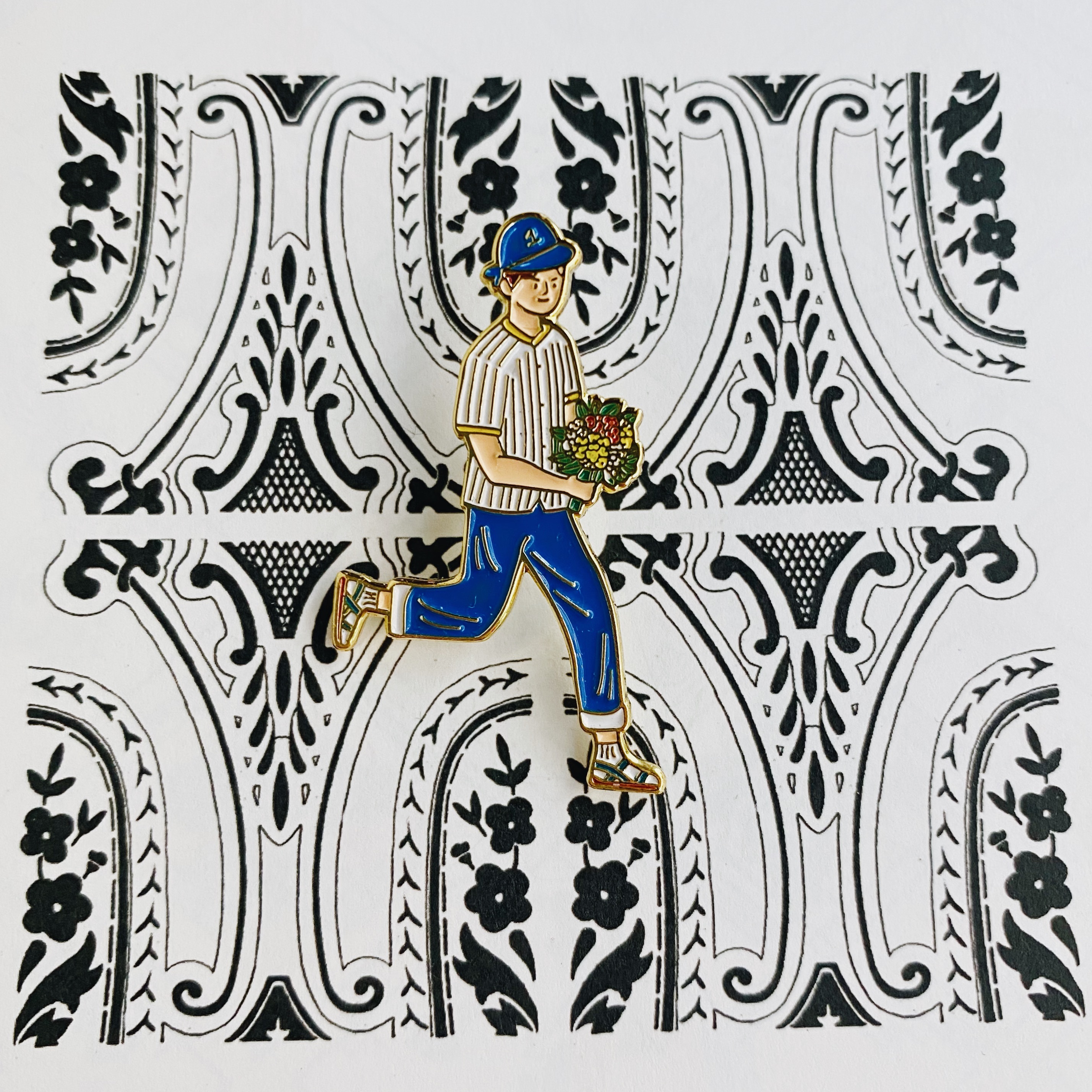 kazy chan 送花男孩 金屬別針/胸章