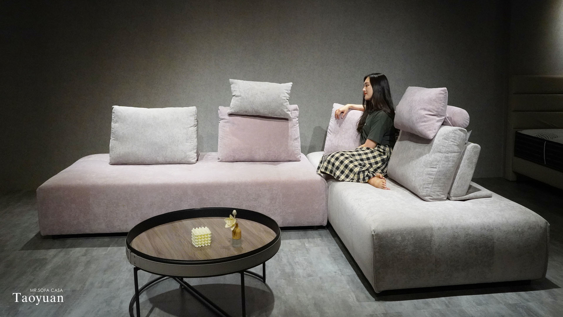 尼斯沙發溫馨可愛的粉色及超級百搭的灰色作搭配