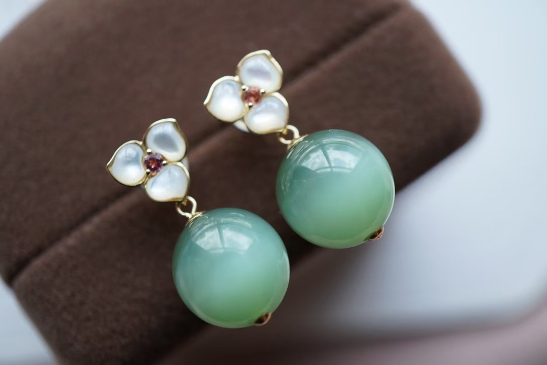 9441 和田玉碧玉粉青貓眼“瑤臺月露”耳環和吊墜