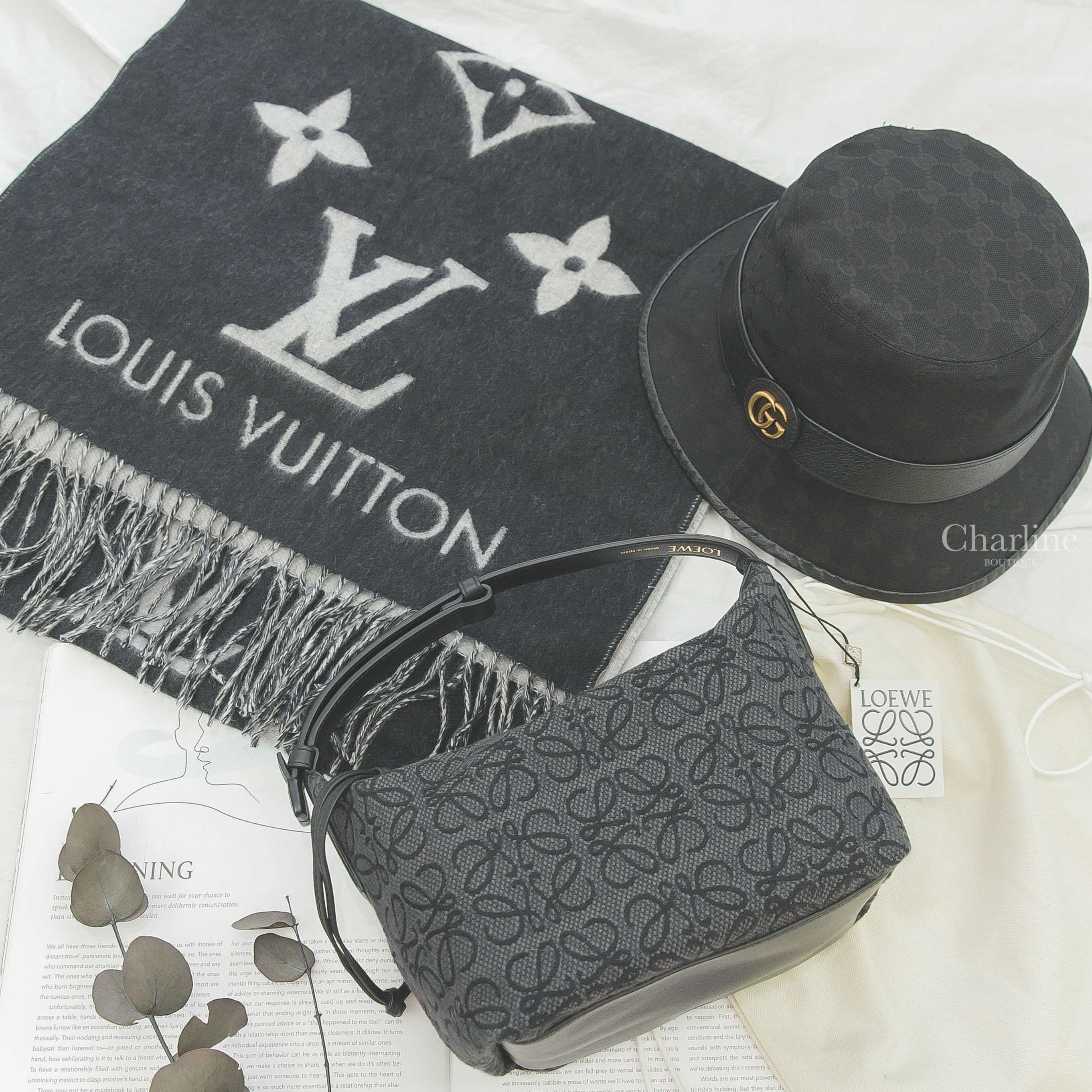 Gucci Bucket Hat 黑色滿版GG帆布小牛皮邊飾金GG漁夫帽,Loewe Cubi 曜石黑刺繡帆布提花小牛皮提把小型手提包,Louis Vuitton Scarf 黑灰拼色喀什米爾流蘇圍巾-Charline Boutique 精品代購