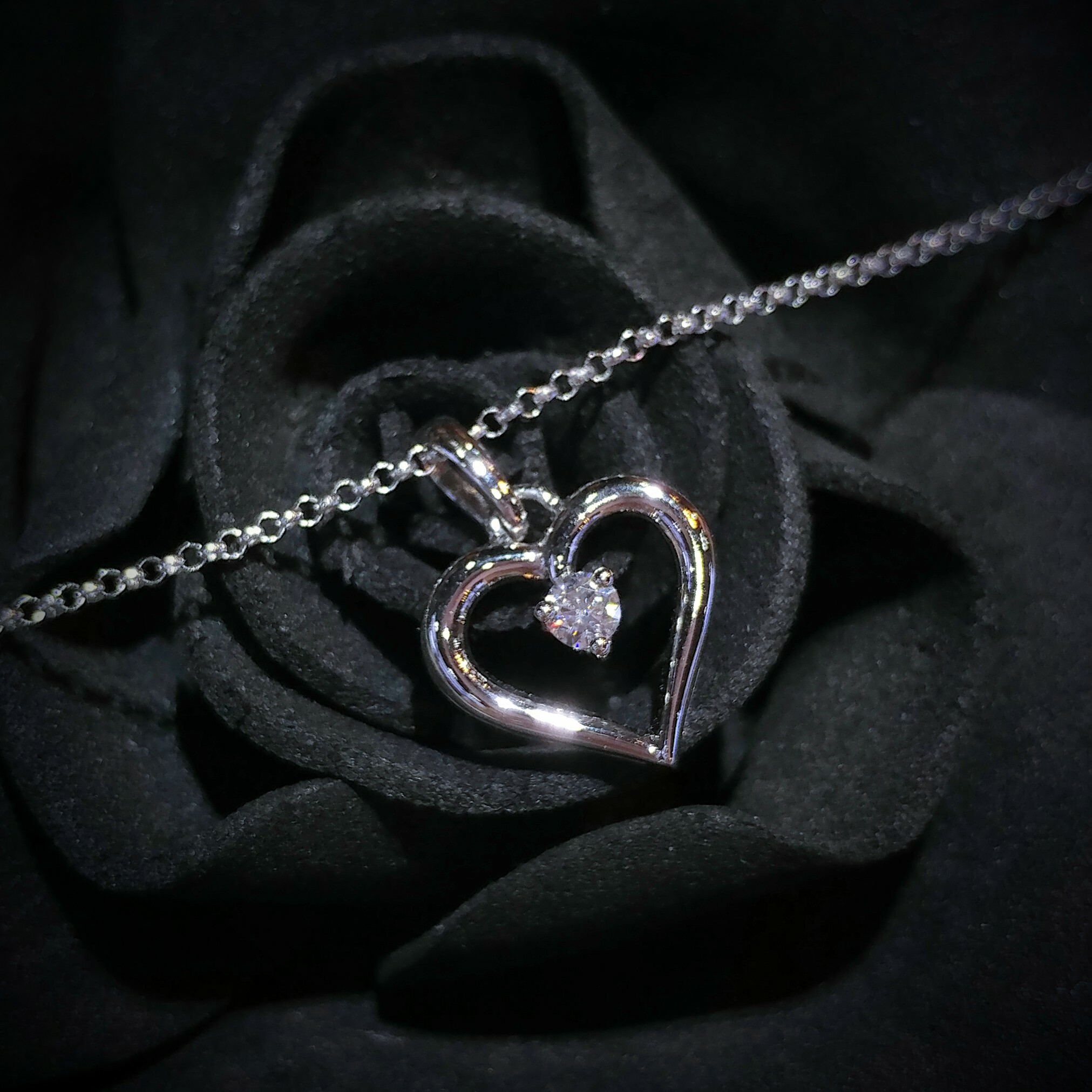 18K White Gold 0.08ct Diamond Pendant