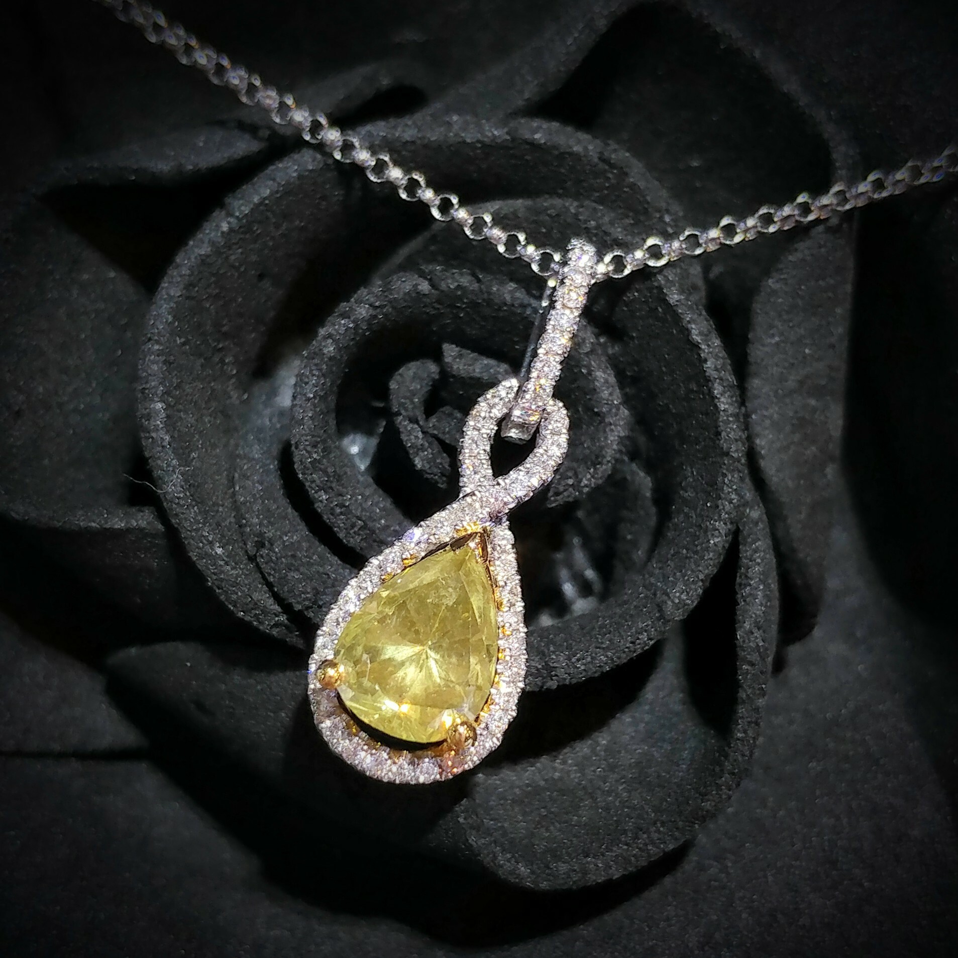 18K Gold 1.42ct Green Yellow Diamond Pendant