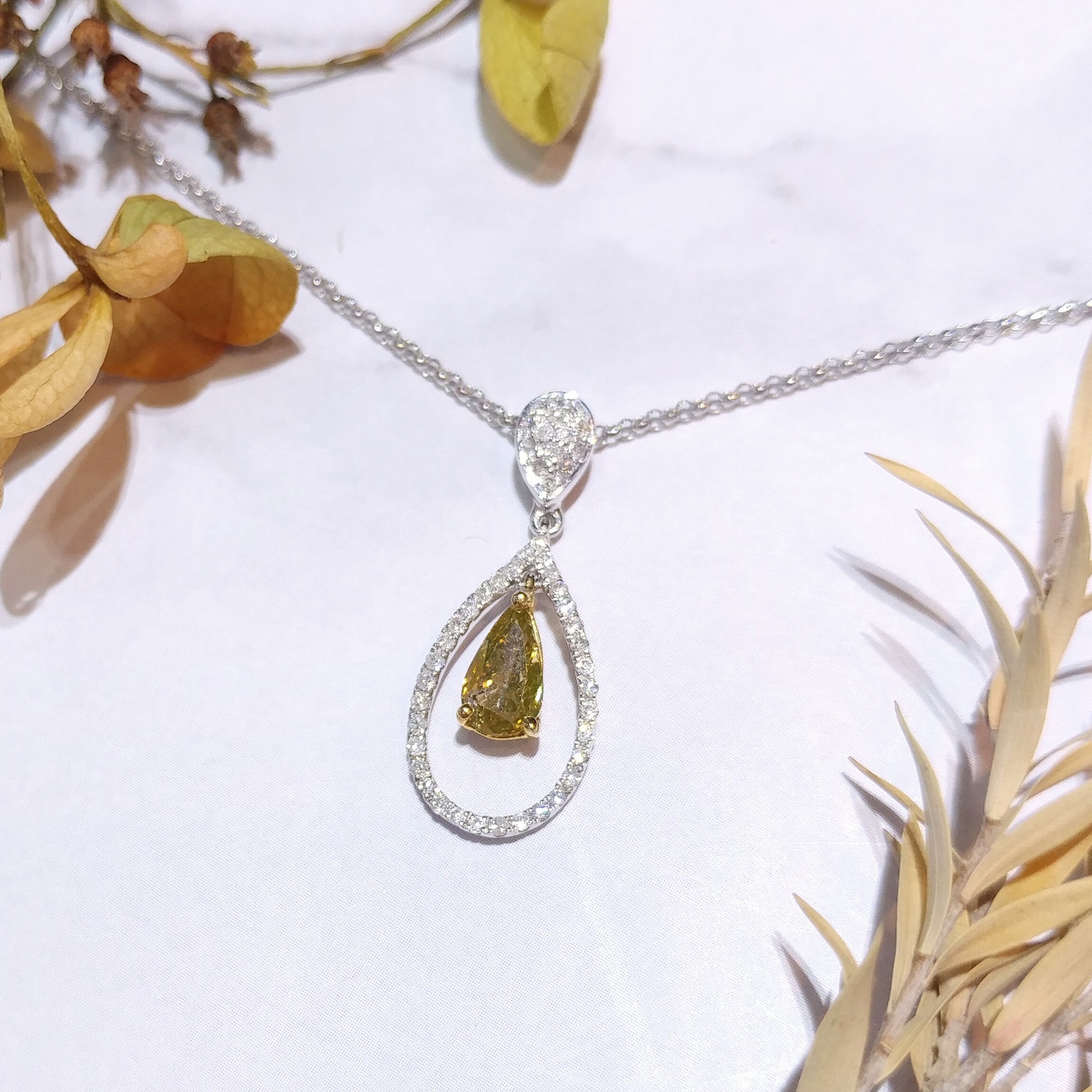 全新18K金【單粒49份黃綠鑽石】配小鑽共68份鑽石吊墜