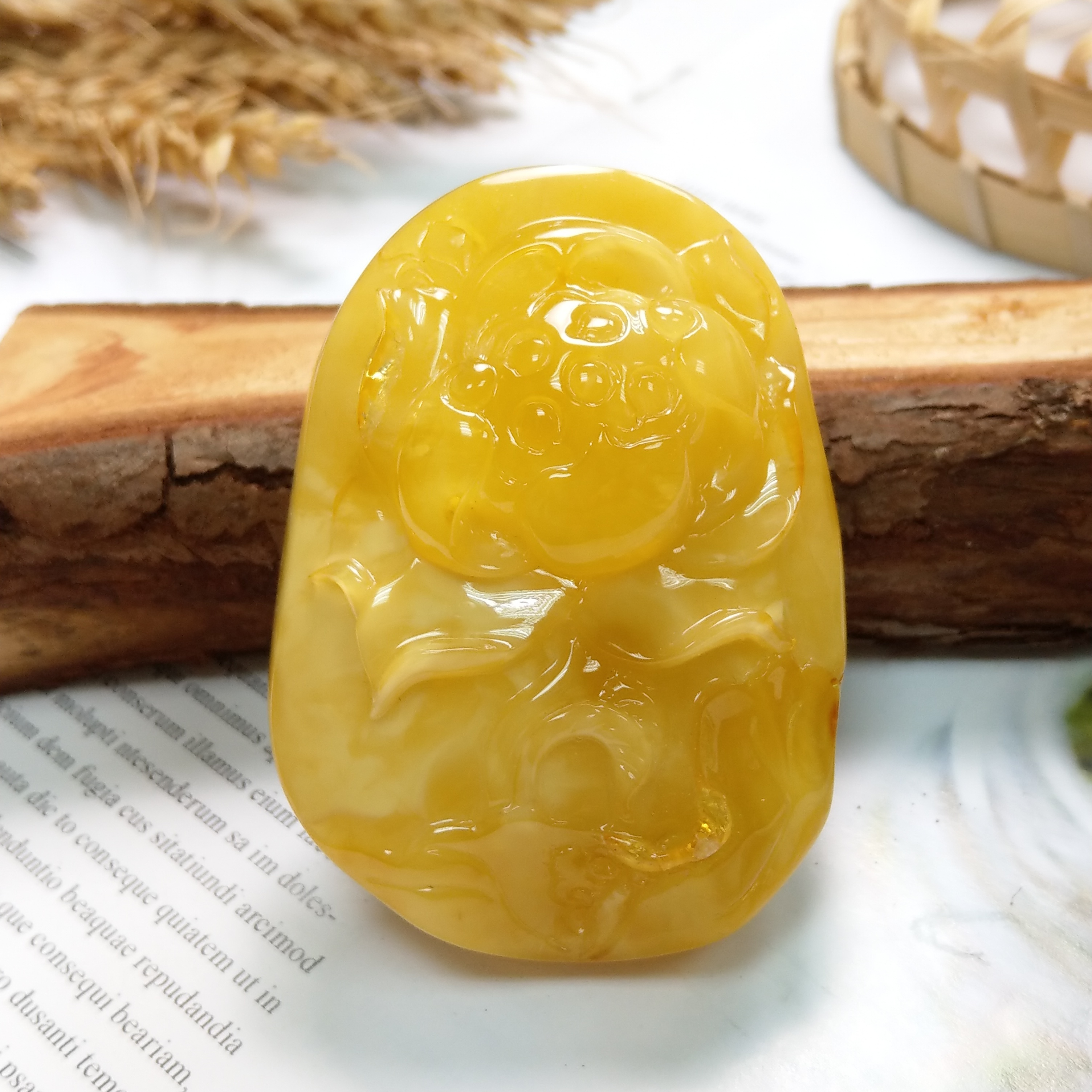 收藏款2A天然波羅的海白花蜜蠟蓮花掛件