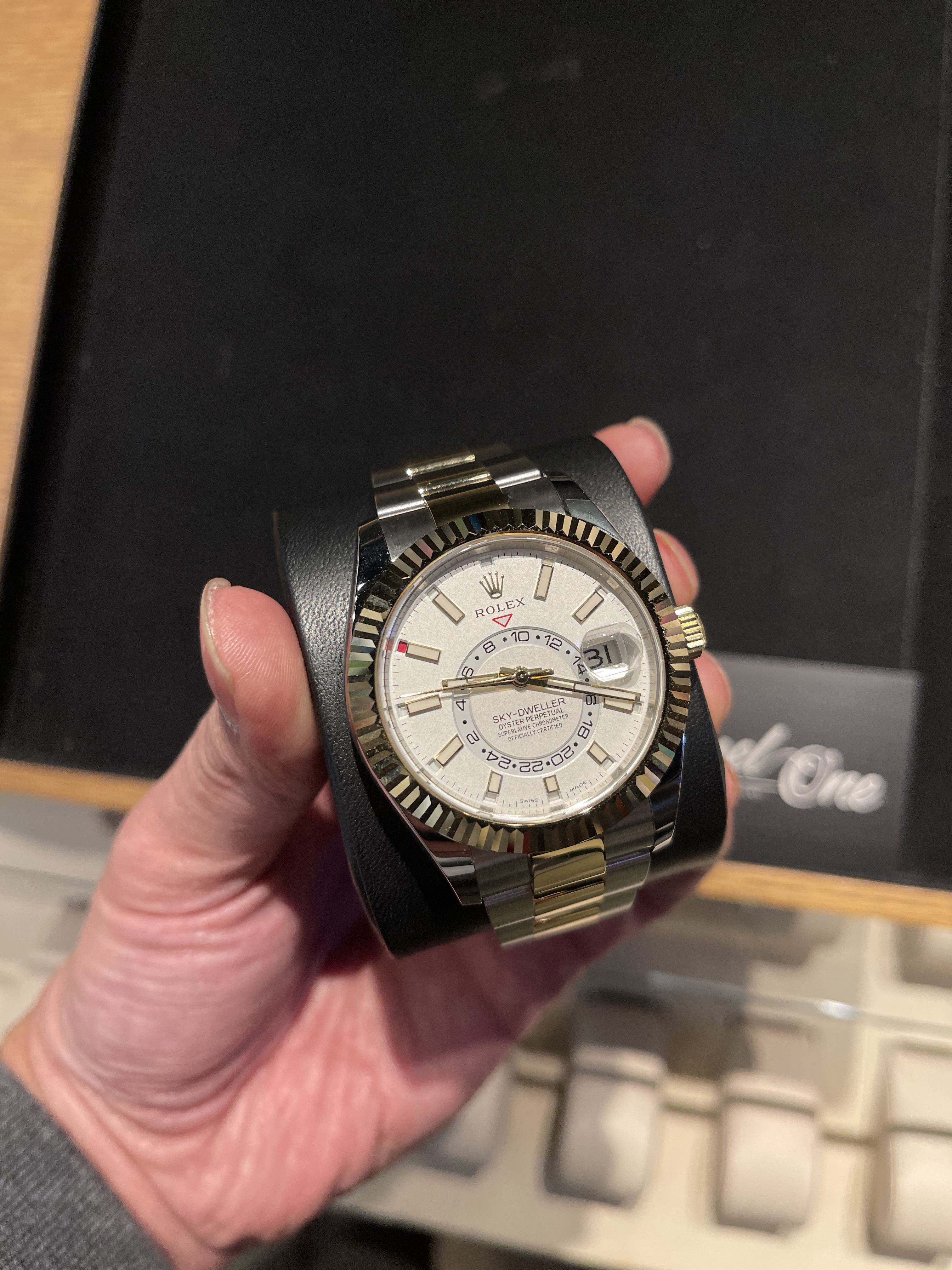 DISCONTINUED BRAND NEW ROLEX 326933 SKY DWELLER STAINLESS STEEL AND YELLOW GOLD GMT DATE WHITE DIAL 42mm