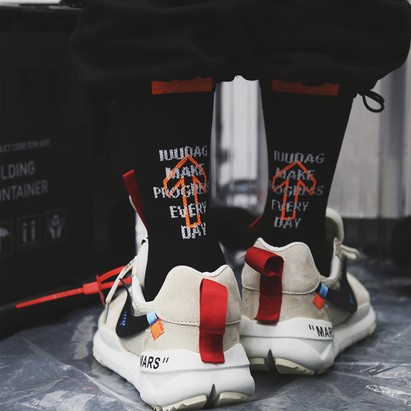 【SCYL036】橘標後跟箭頭設計長襪