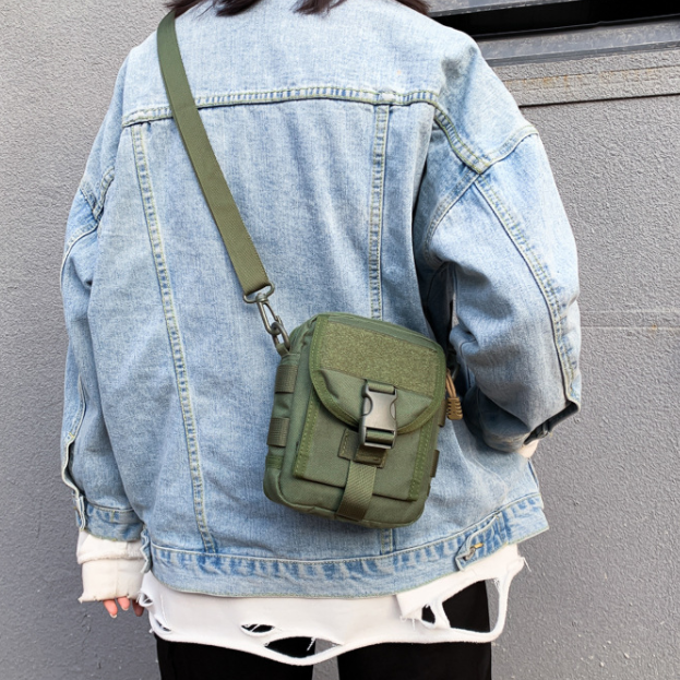 【BGGS002】極簡素色軍風設計側背包