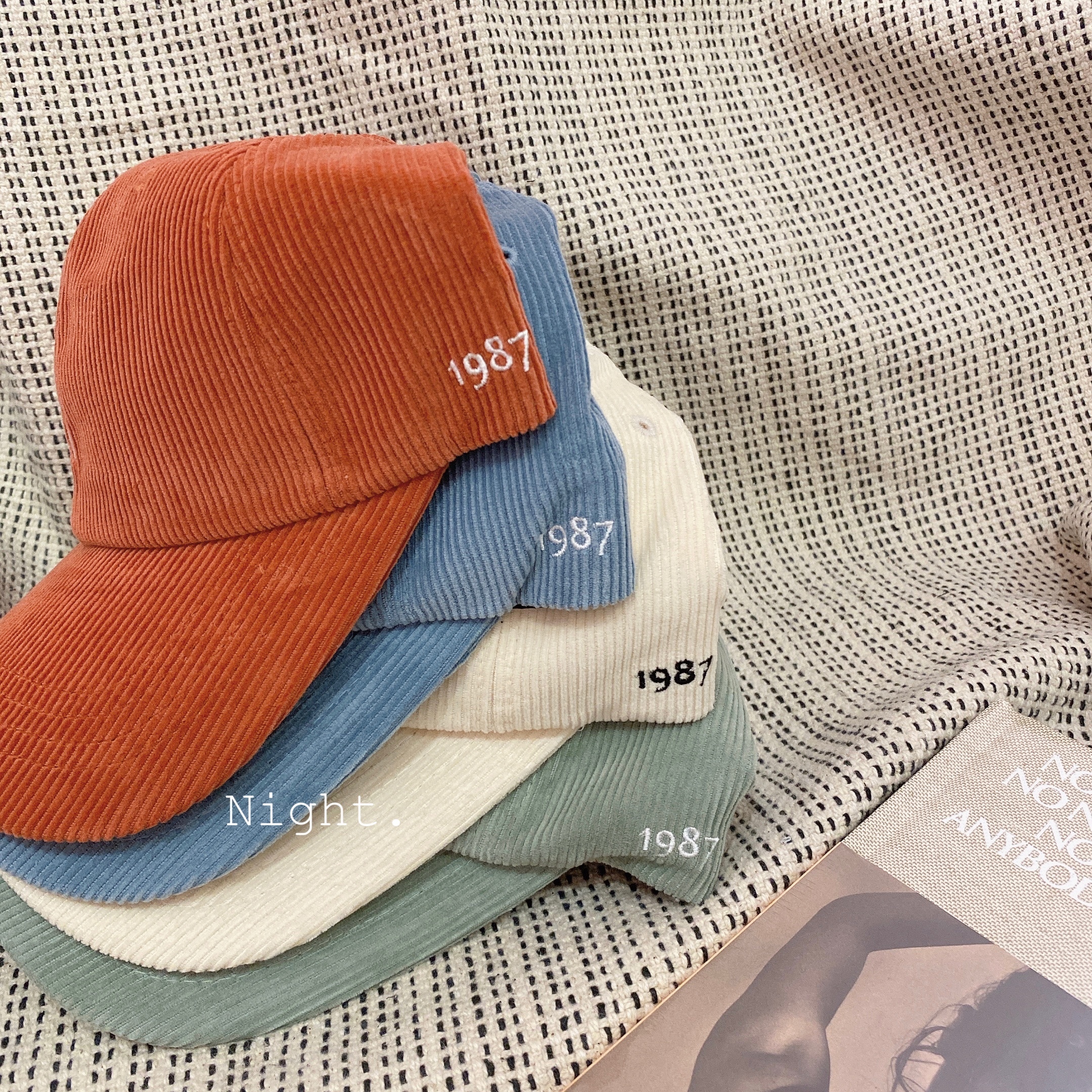 韓製曖昧色系燈芯絨英字小臉棒球帽