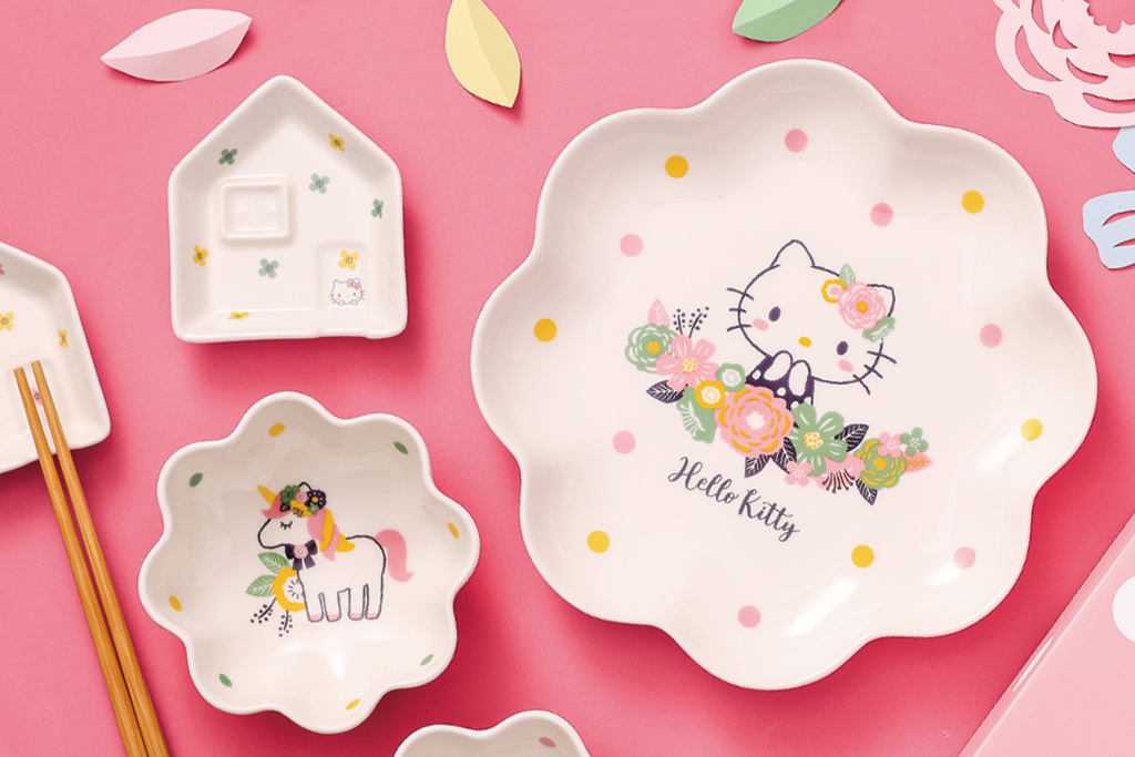 Mao's樂陶陶，花伴Hello Kitty雙碗醬油碟花盤雙層禮盒組。