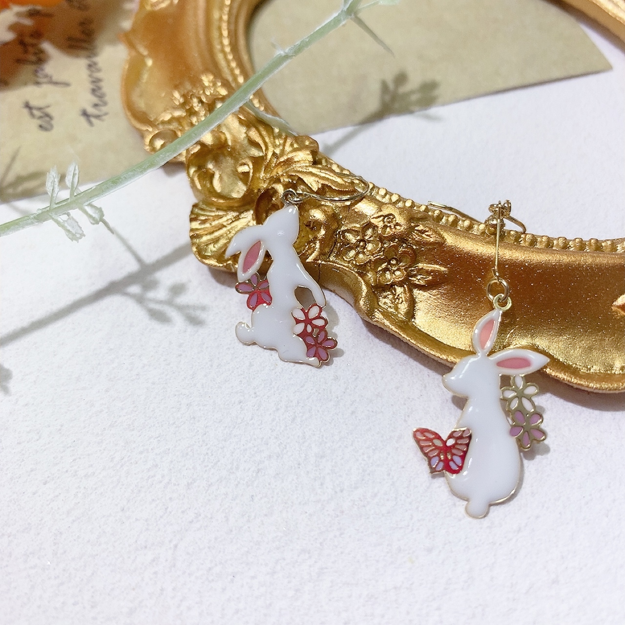 [日本制] 森林中的白兔耳環 (防敏感)