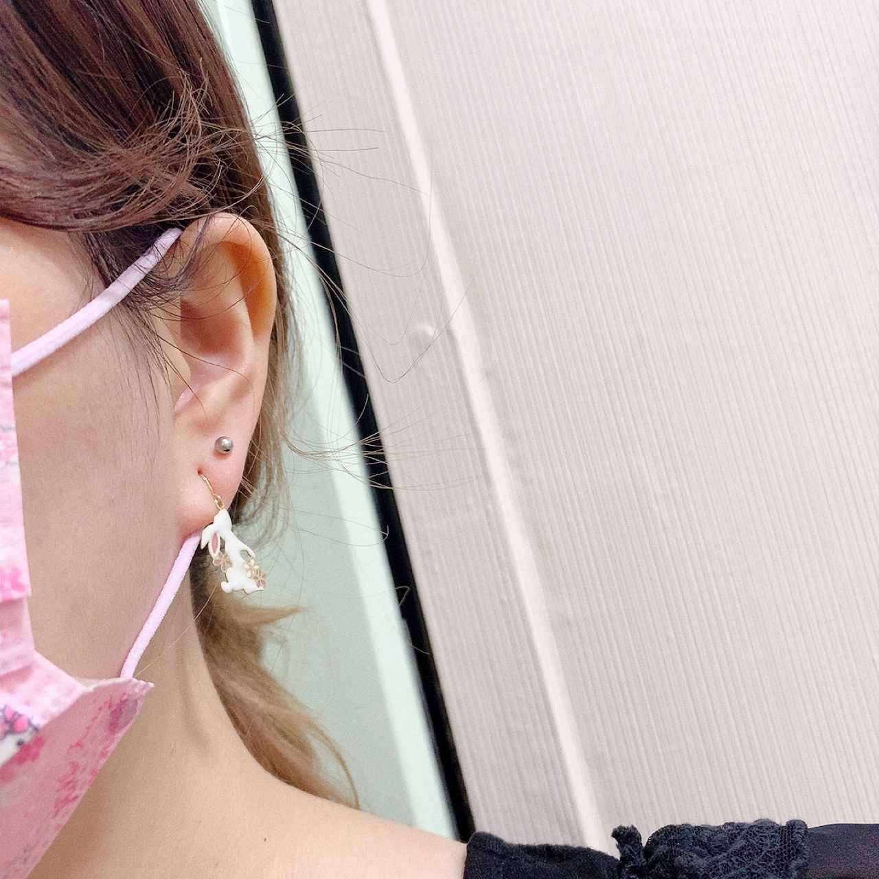 [日本制] 森林中的白兔耳環 (防敏感)