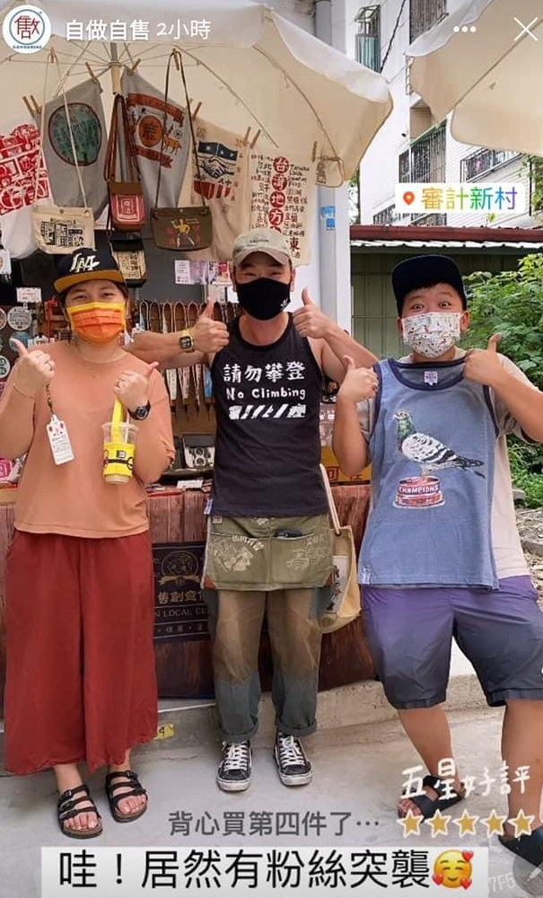 <img src="fans world.jpeg" alt="fans world">