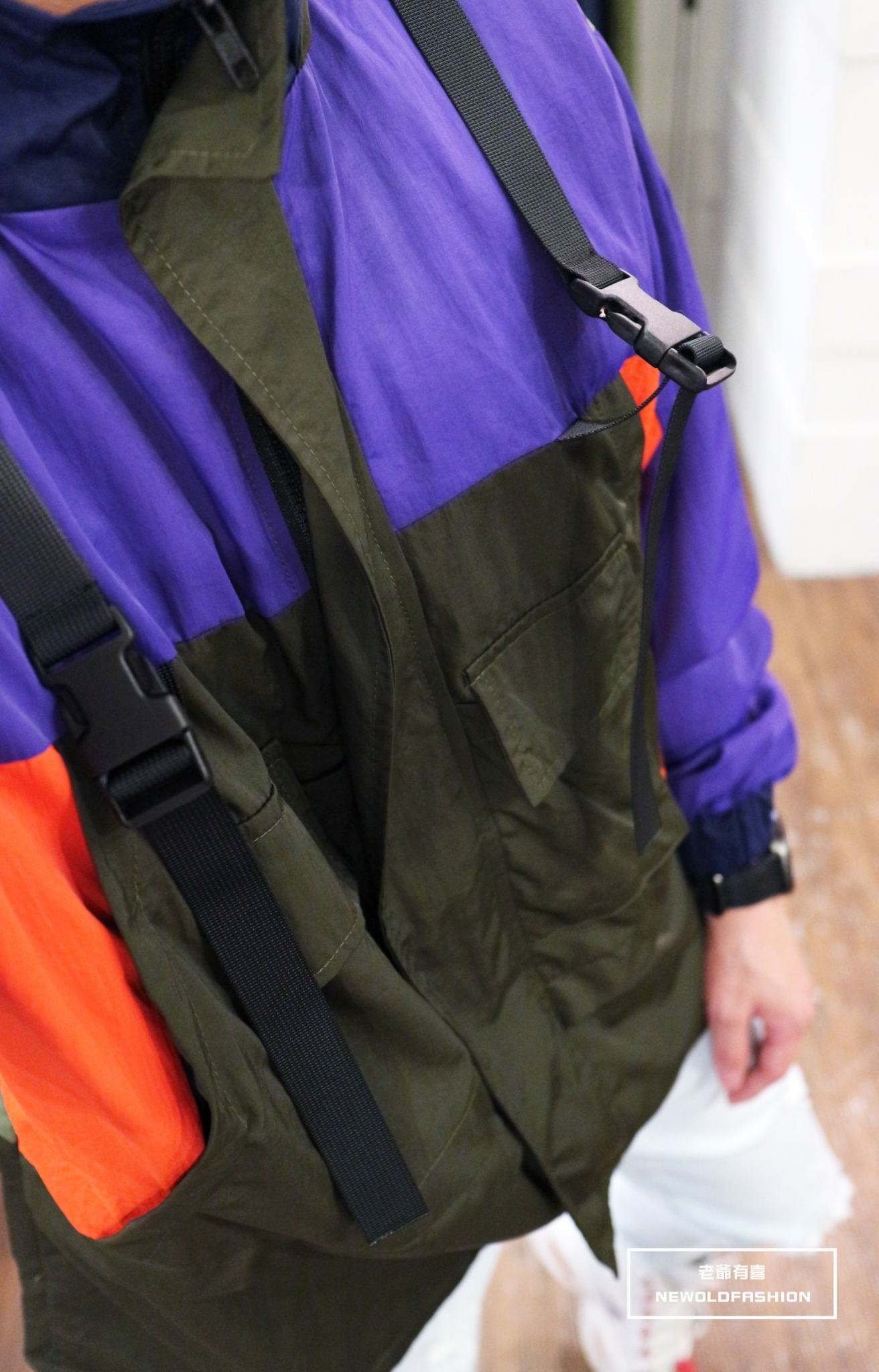 多口袋織帶扣環、多色拼接造型