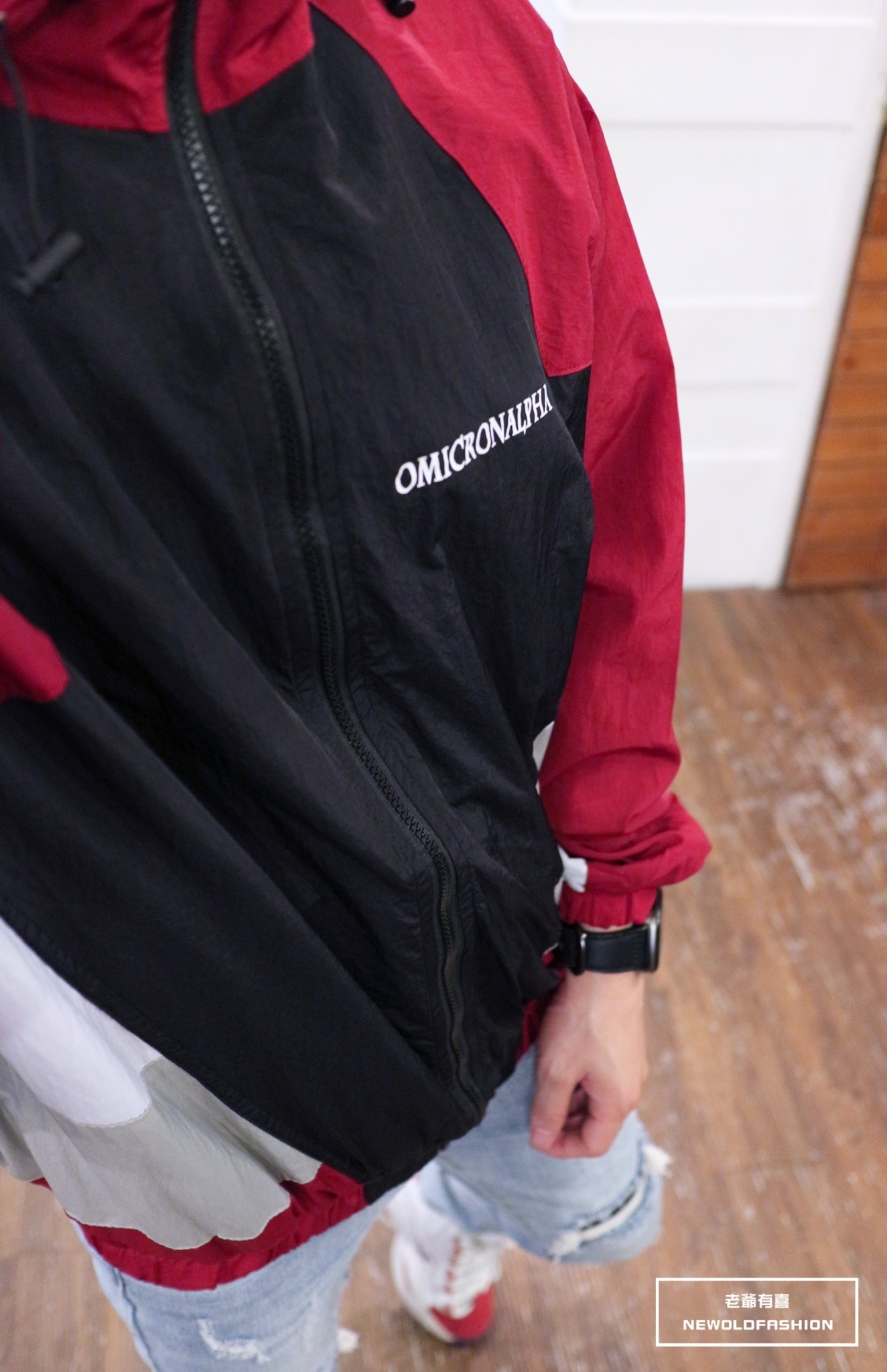 多色撞色拼接、胸口英字膠印造型