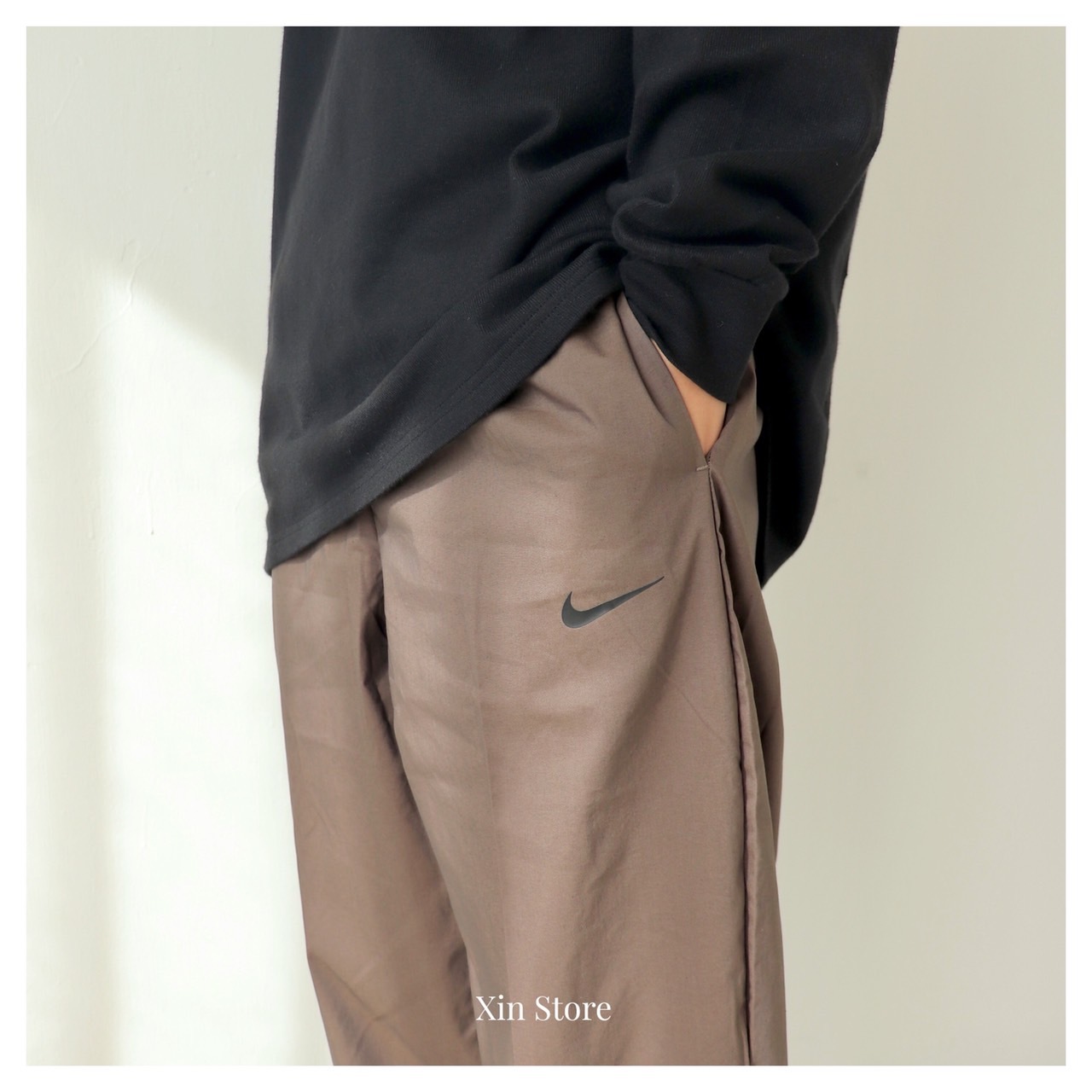 【現貨】Nike Swoosh Pants 鬆緊 九分 高腰 縮口 繭型褲 長褲 黑 棕