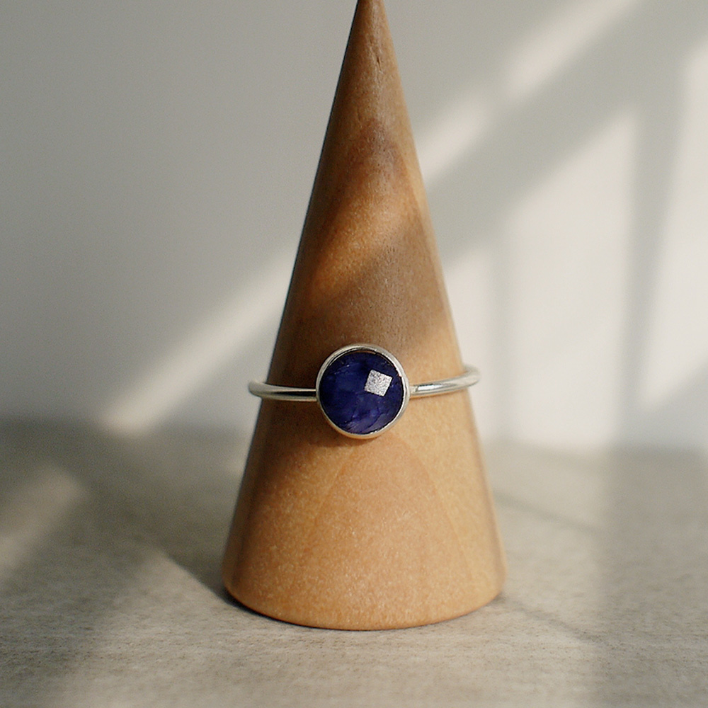 藍寶石簡約小圓純銀戒指/SR950