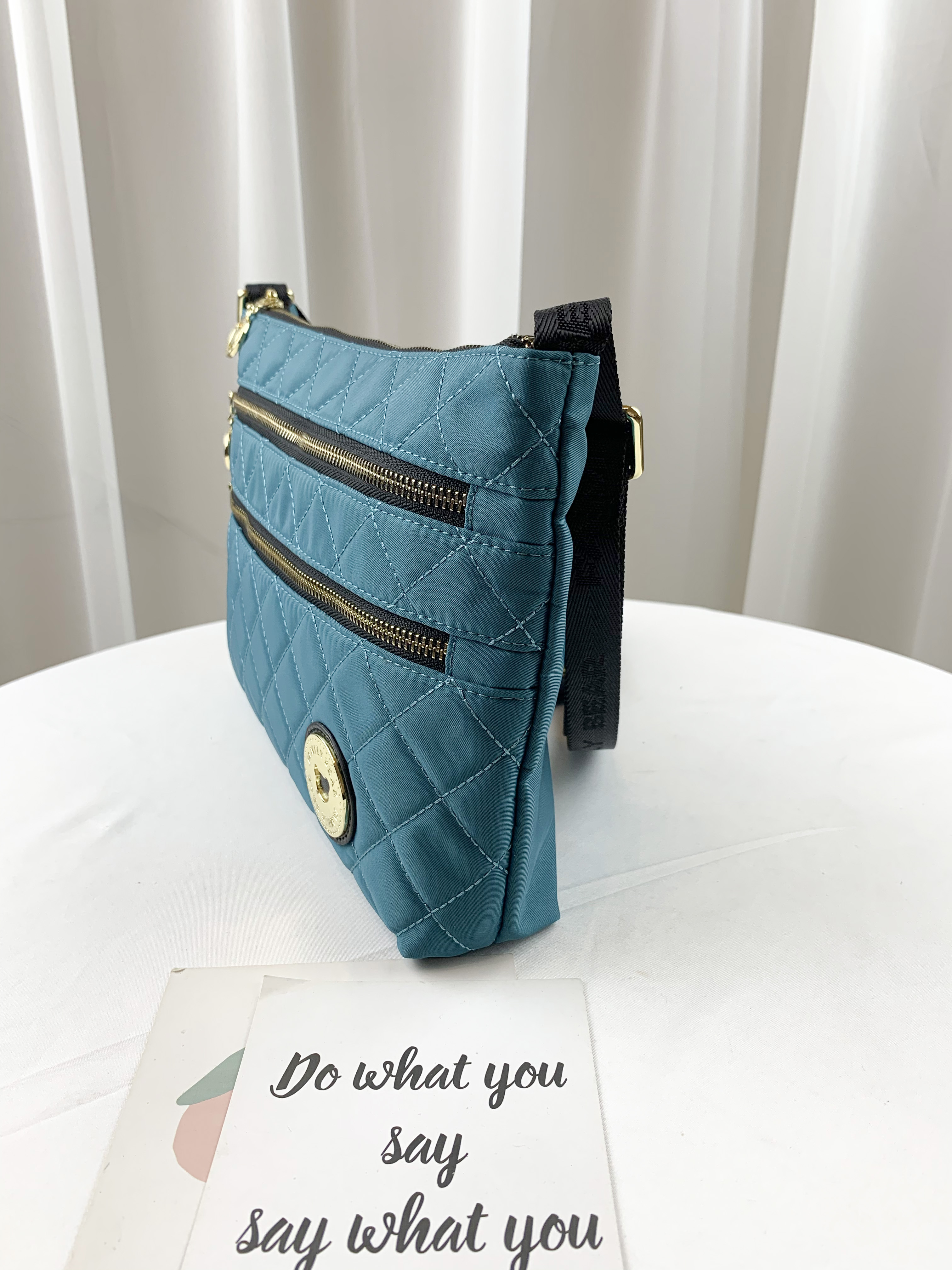 FamilyBear 湖水藍 菱格紋防潑水側背包  #2723