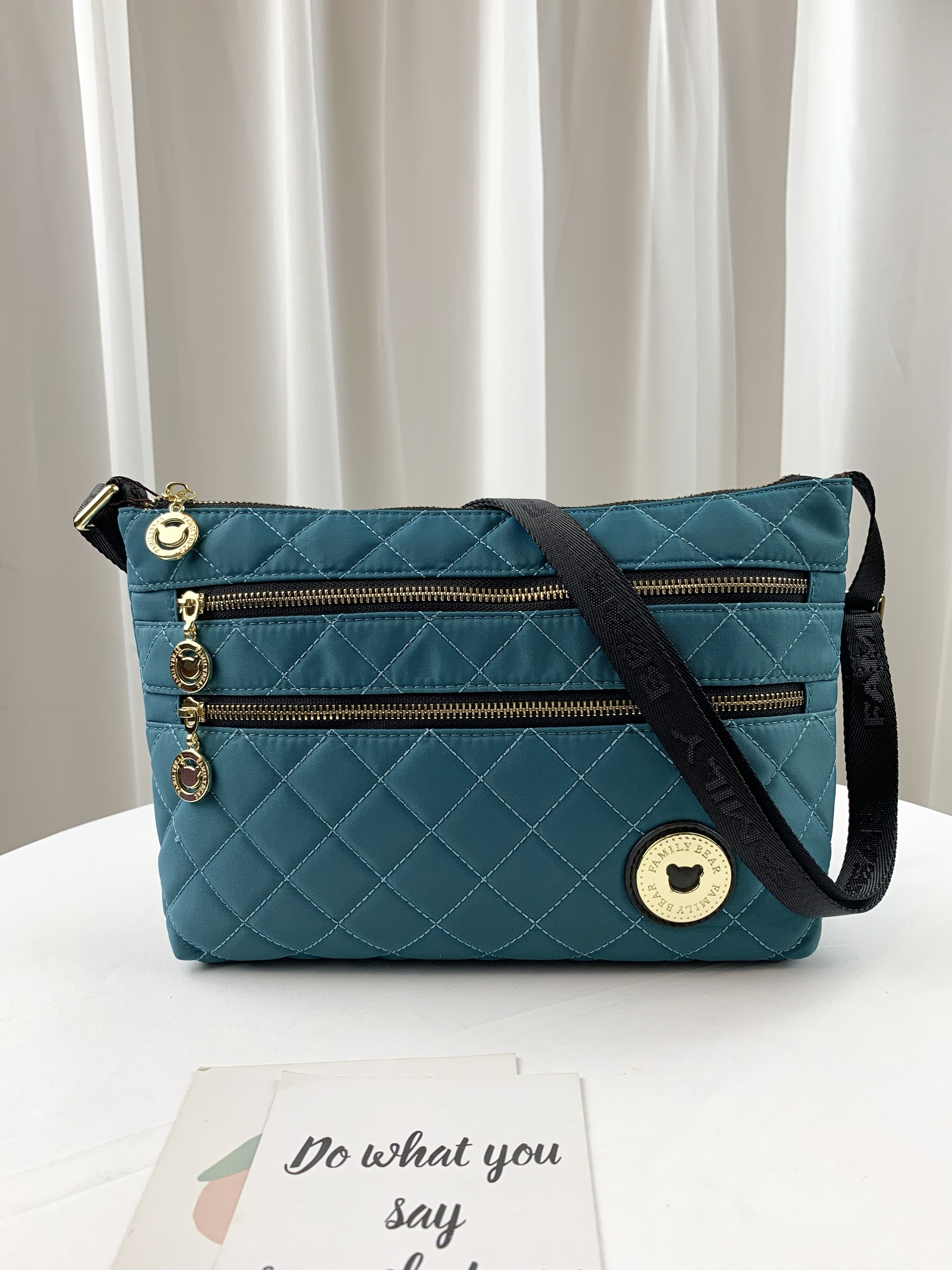 FamilyBear 湖水藍 菱格紋防潑水側背包  #2723