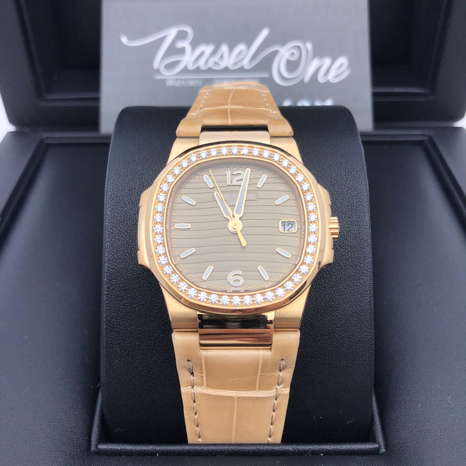 Discontinued BRAND NEW 7010r 7010R-012 PATEK NAUTILUS DIAMOND AND GOLD DIAL 32 MM