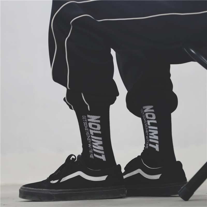 【SCCAS002】No Limit字樣設計長襪