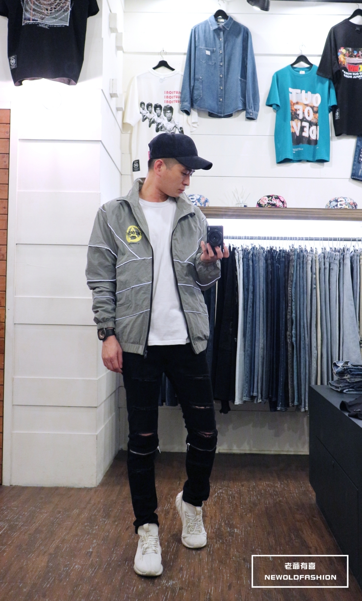 手袖、下擺鬆緊縮口設計