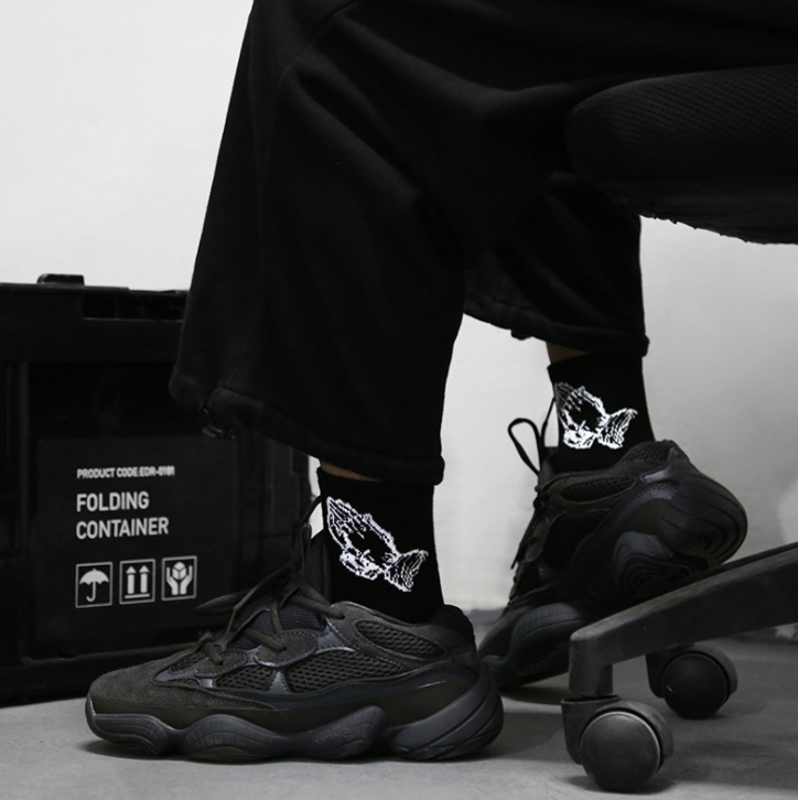 【SCCAS006】祈禱手勢設計中筒襪