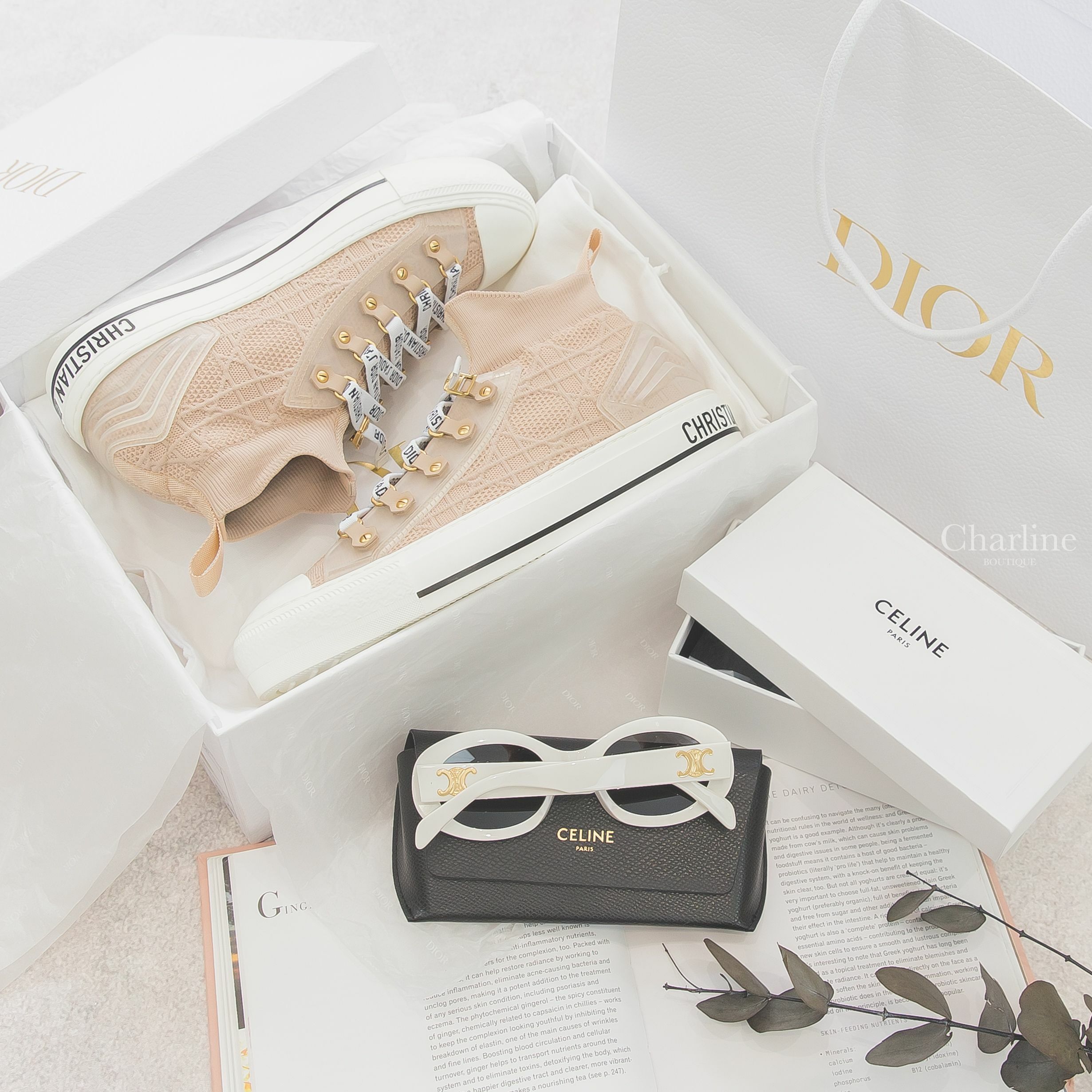 Celine Sunglasses 白色橢圓框側邊金色凱旋門太陽眼鏡,Dior Walk'n'dior Sneaker 裸色藤格紋針織白底黑字Logo字樣鞋帶運動鞋-Charline Boutique 精品代購