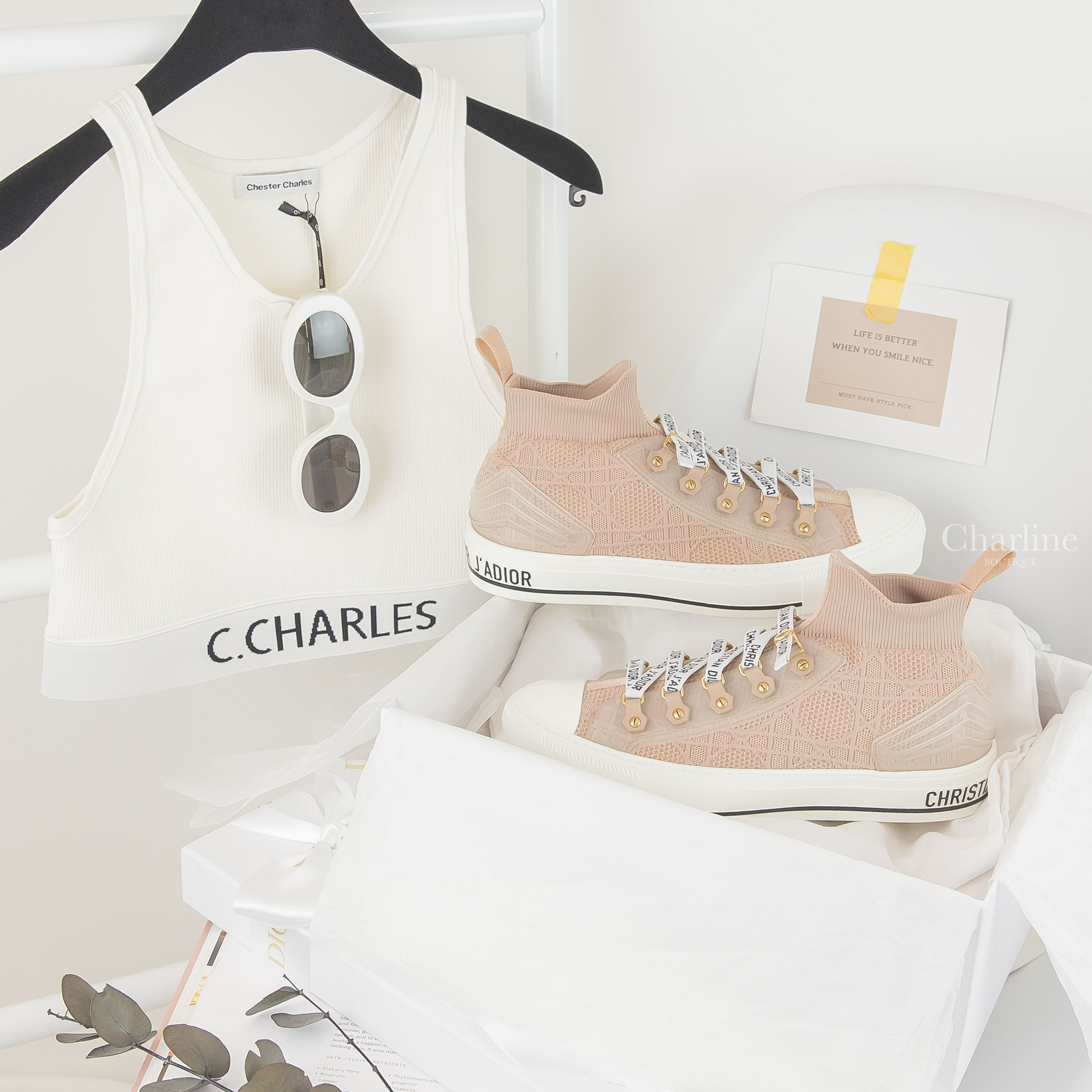 Celine Sunglasses 白色橢圓框側邊金色凱旋門太陽眼鏡,Dior Walk'n'dior Sneaker 裸色藤格紋針織白底黑字Logo字樣鞋帶運動鞋-Charline Boutique 精品代購