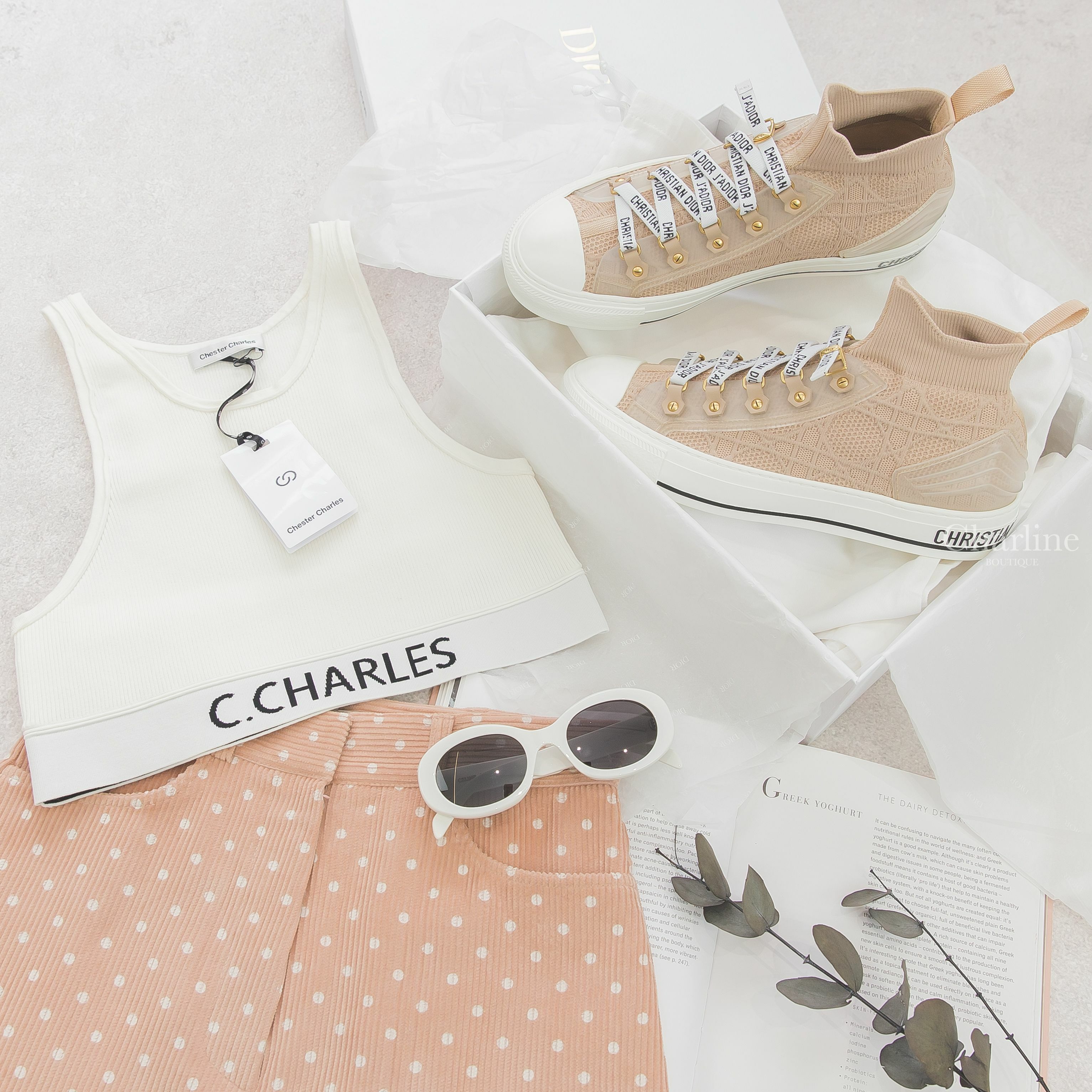 Celine Sunglasses 白色橢圓框側邊金色凱旋門太陽眼鏡,Dior Walk'n'dior Sneaker 裸色藤格紋針織白底黑字Logo字樣鞋帶運動鞋-Charline Boutique 精品代購