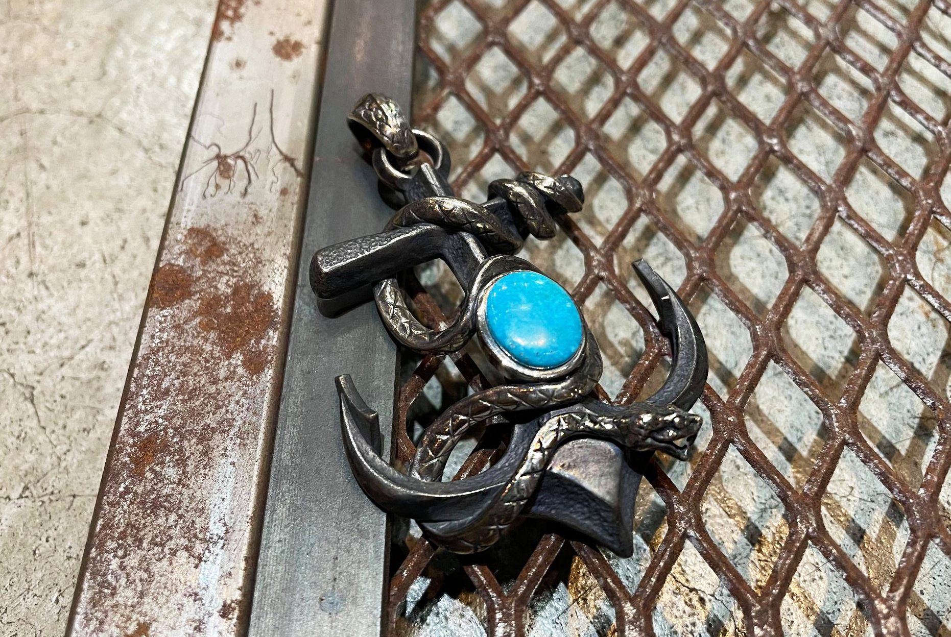 *Black Venom Jewelry- Poison The Anchor Pendant 純銀船錨吊墜鑲Nacozari 松石。