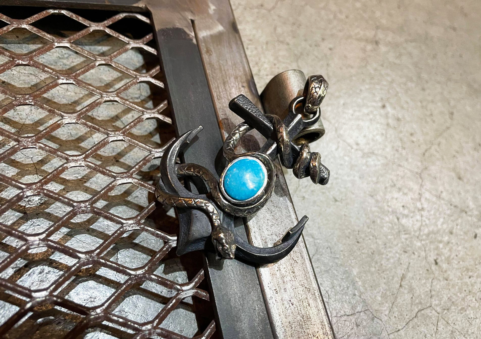 *Black Venom Jewelry- Poison The Anchor Pendant 純銀船錨吊墜鑲Nacozari 松石。