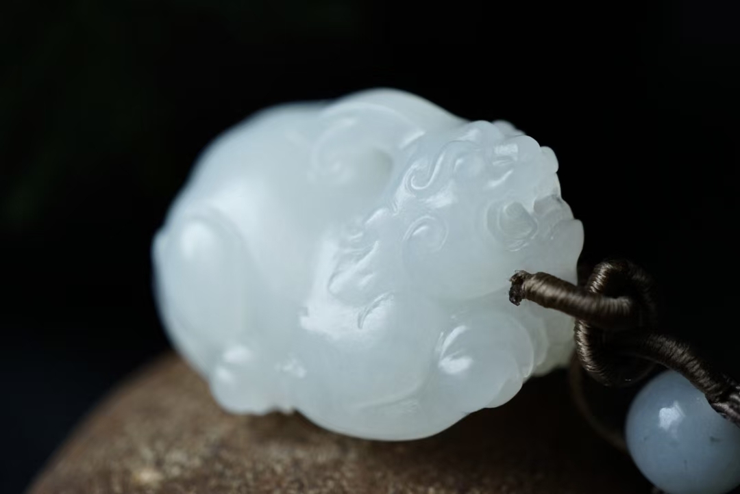 9944 和田玉羊脂玉貔貅掛件